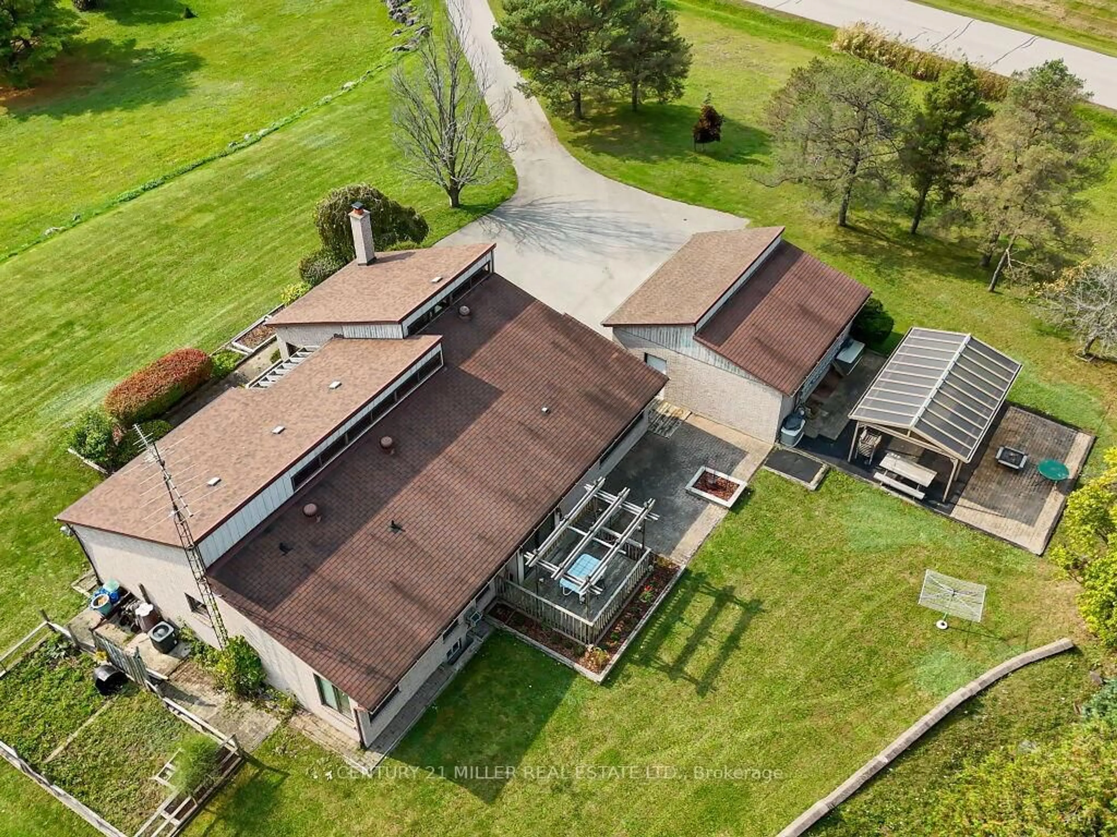 A pic from outside/outdoor area/front of a property/back of a property/a pic from drone, building for 11331 Amos Dr, Milton Ontario L0P 1B0