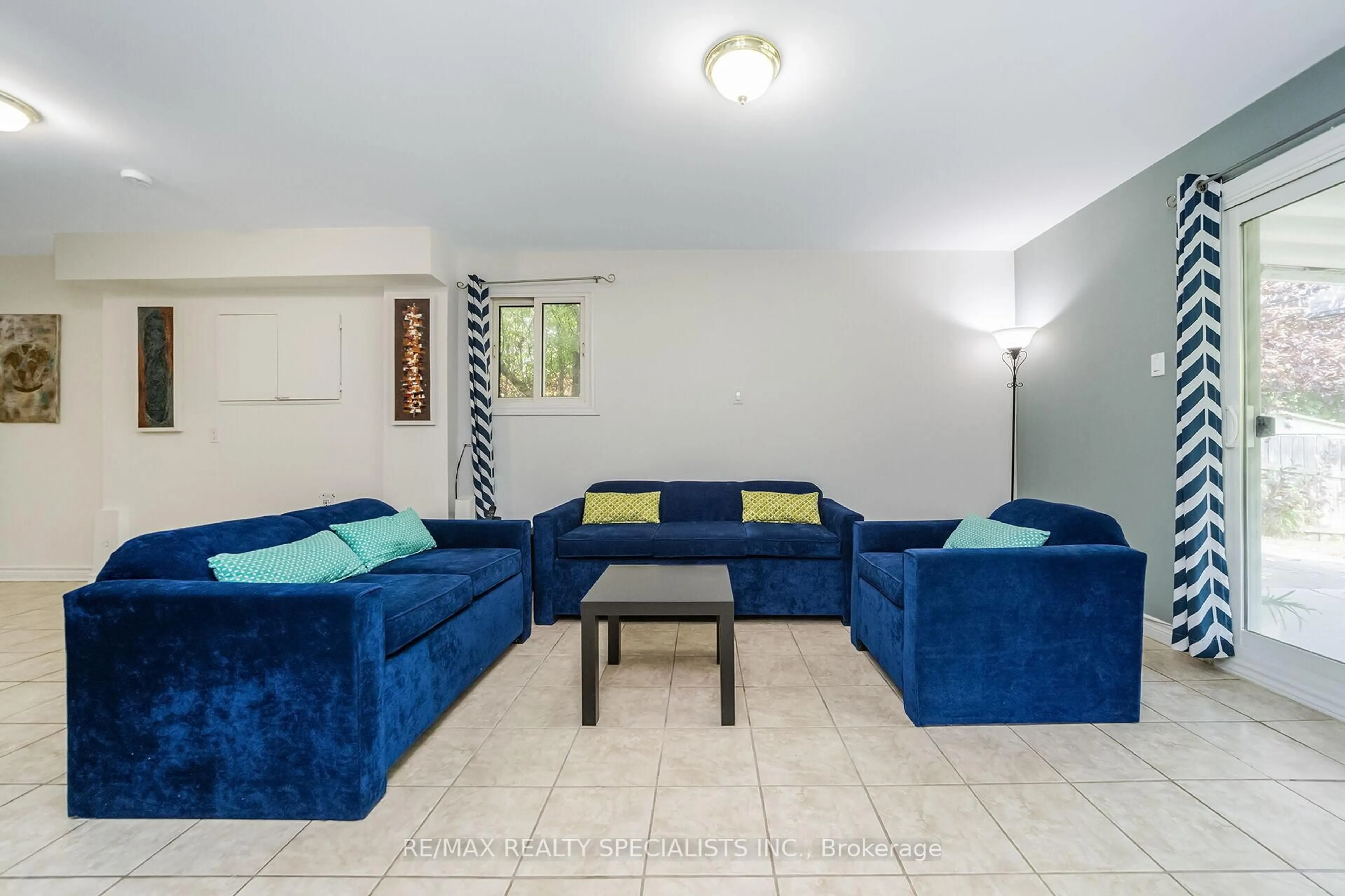 Living room with furniture, unknown for 6 Griselda Crt, Brampton Ontario L6S 1M6