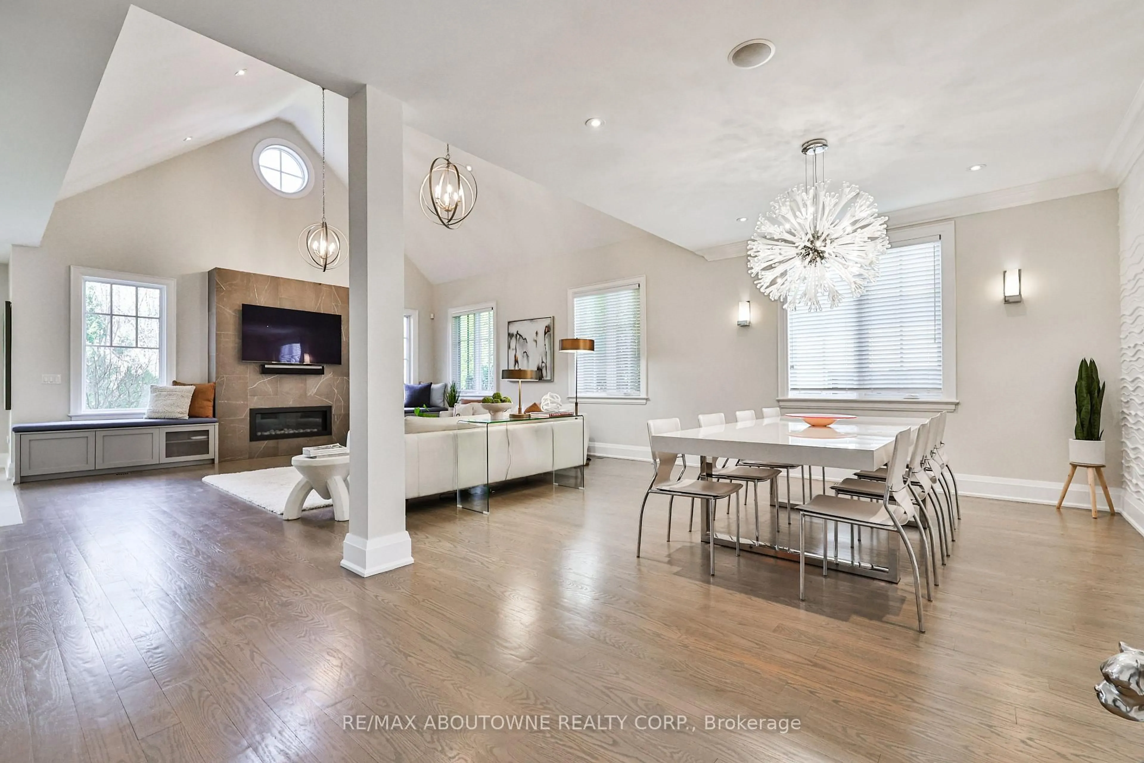 Open concept kitchen, unknown for 283 Jennings Cres, Oakville Ontario L6L 1W3