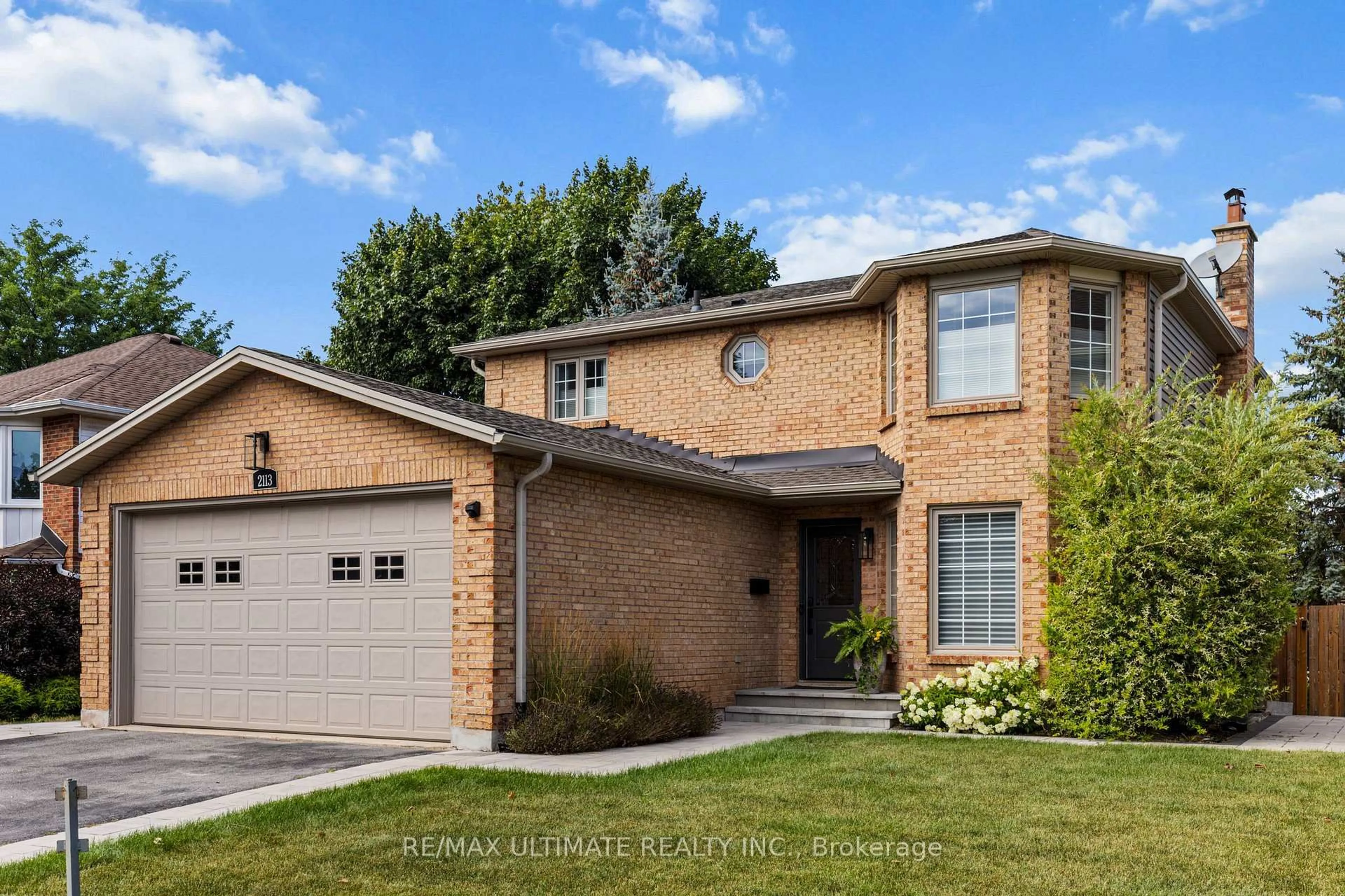 Home with brick exterior material, street for 2113 Headon Forest Dr, Burlington Ontario L7M 2W1