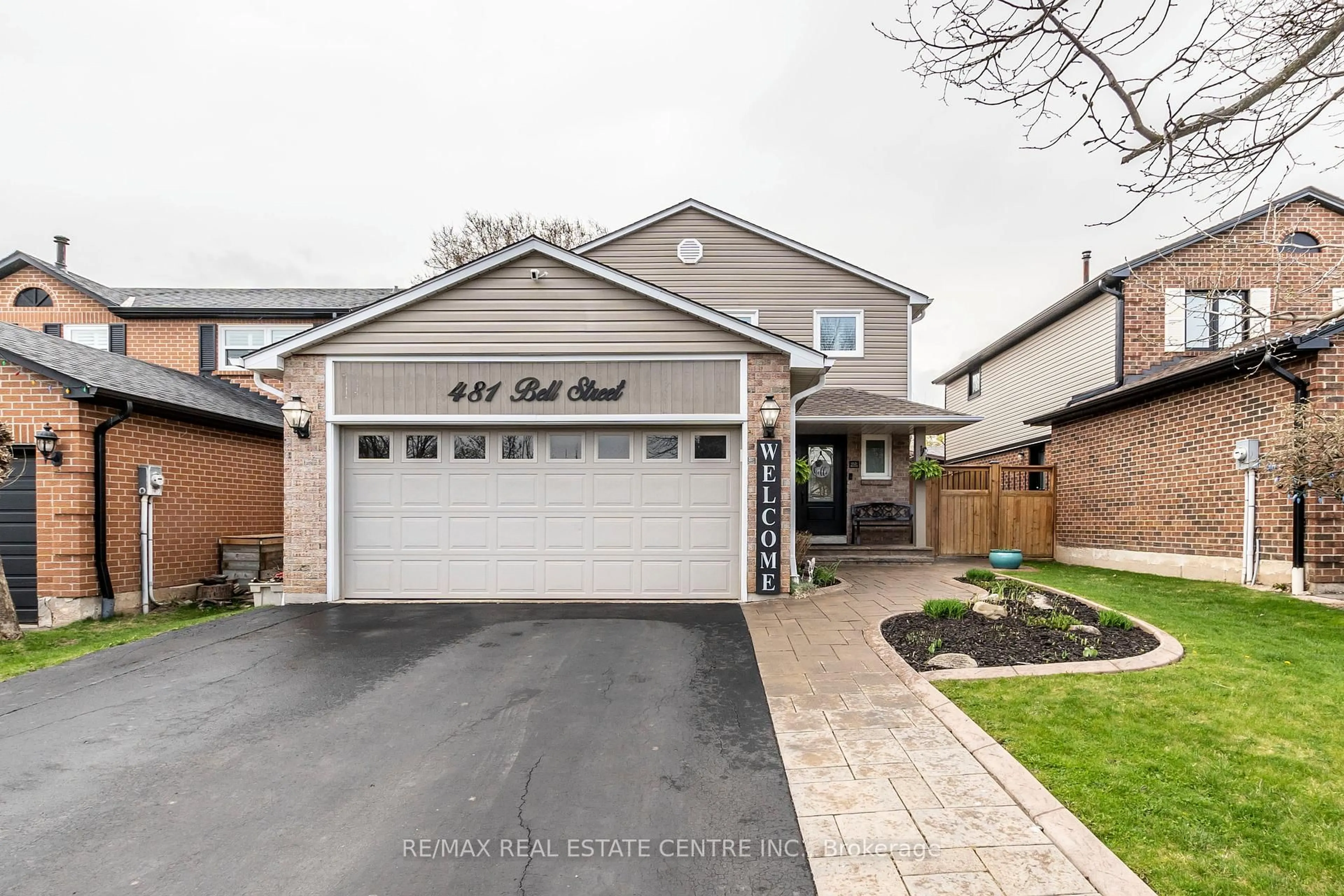Home with brick exterior material, street for 481 Bell St, Milton Ontario L9T 4R6