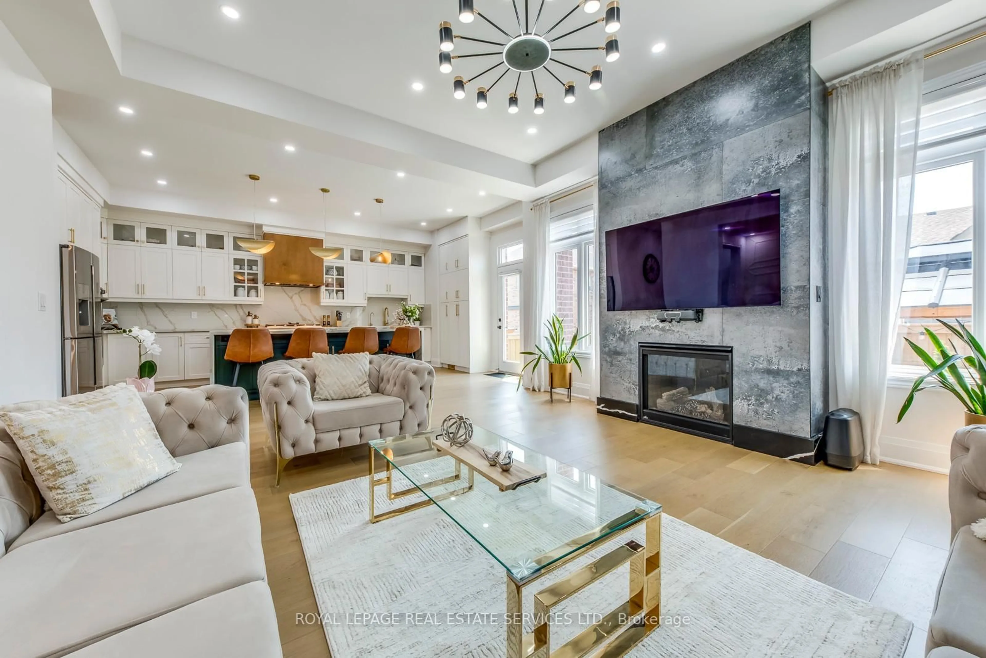 Living room with furniture, unknown for 3450 Post Rd, Oakville Ontario L6H 0Y9