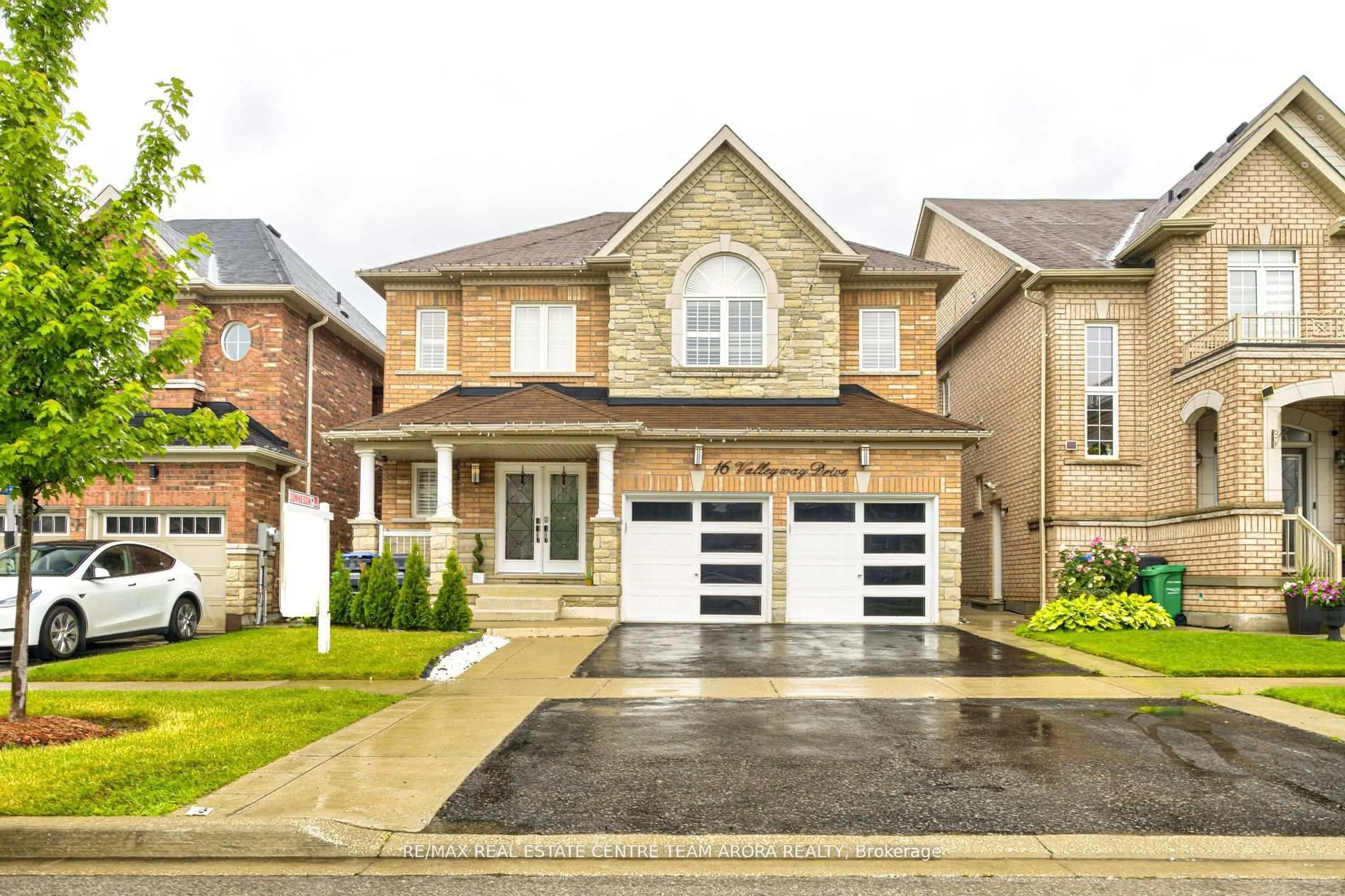 Home with brick exterior material, street for 16 Valleyway Dr, Brampton Ontario L6X 5G3