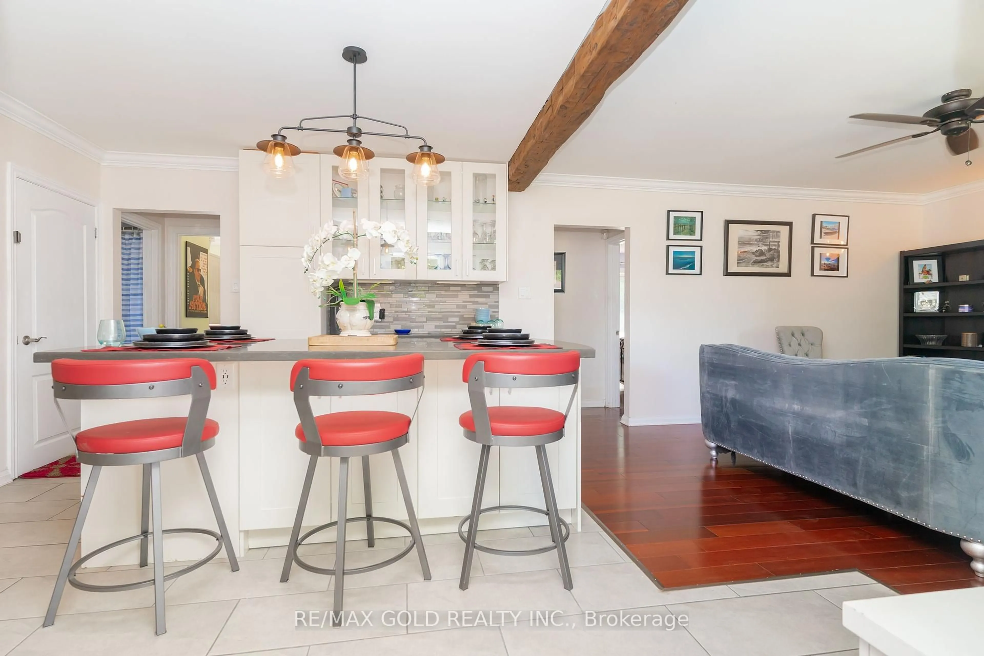 Open concept kitchen, ceramic/tile floor for 9 Ashwood Cres, Brampton Ontario L6T 1M1