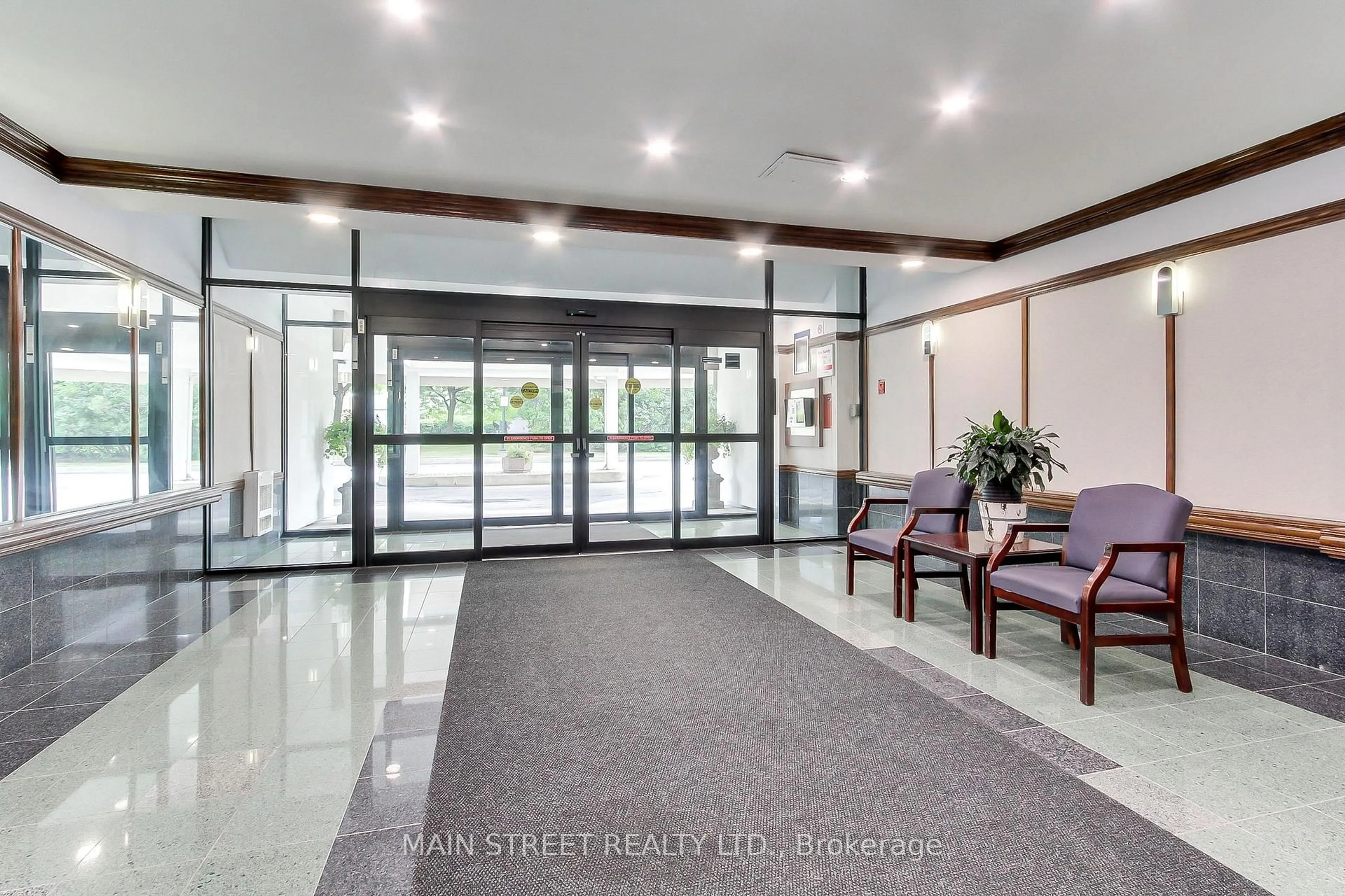 Indoor foyer for 355 Rathburn Rd #307, Mississauga Ontario L4Z 1H4