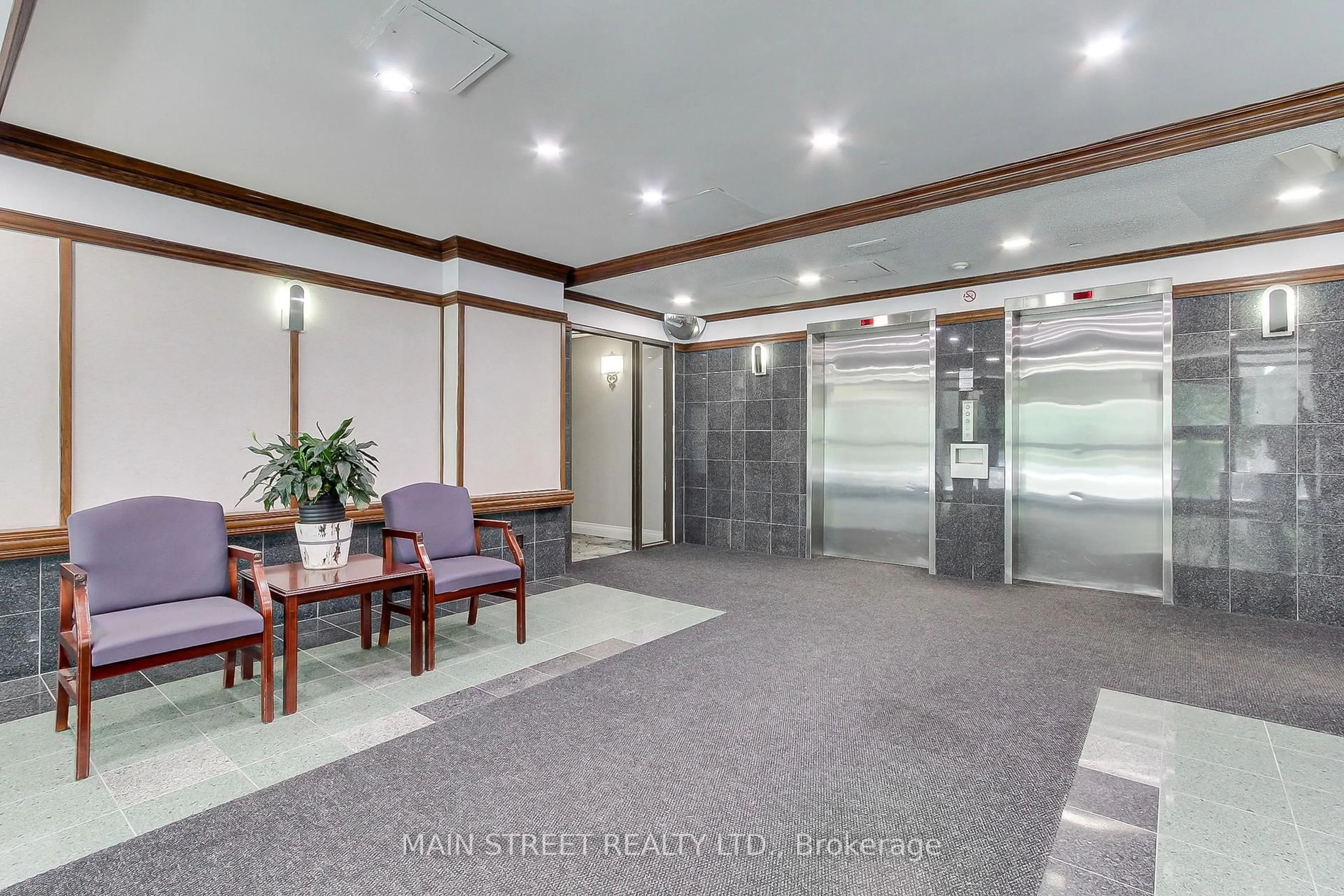 Indoor foyer for 355 Rathburn Rd #307, Mississauga Ontario L4Z 1H4