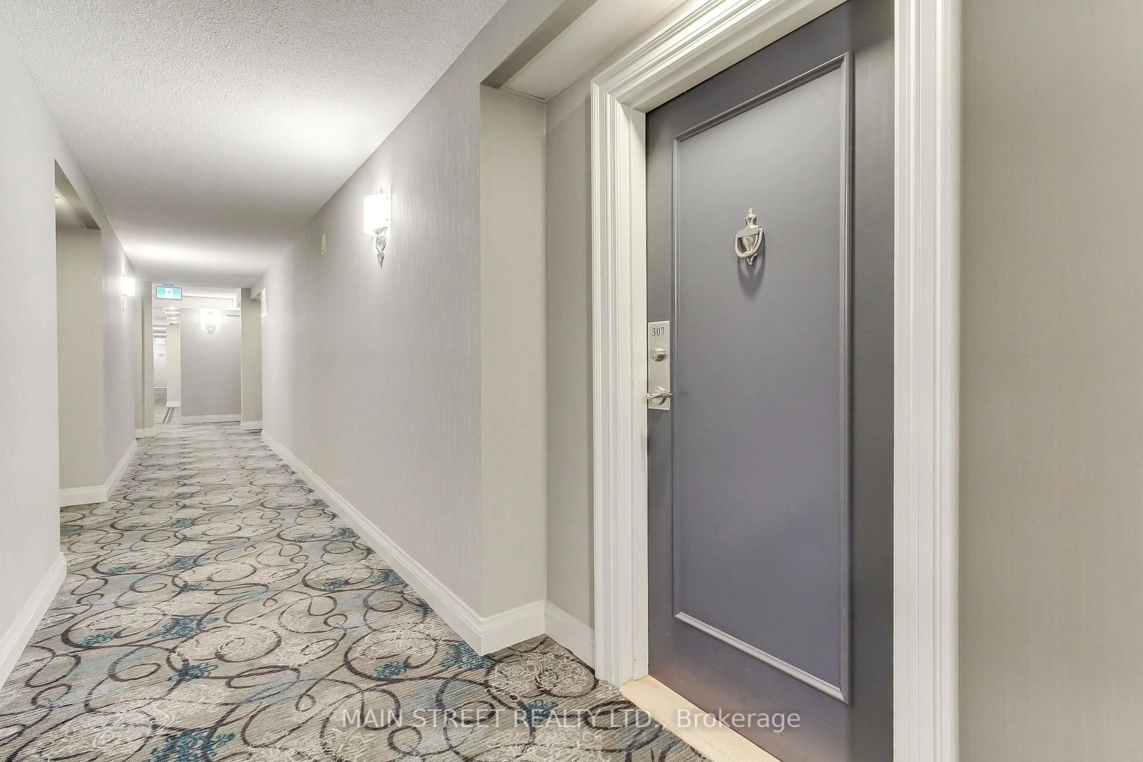 Indoor foyer for 355 Rathburn Rd #307, Mississauga Ontario L4Z 1H4