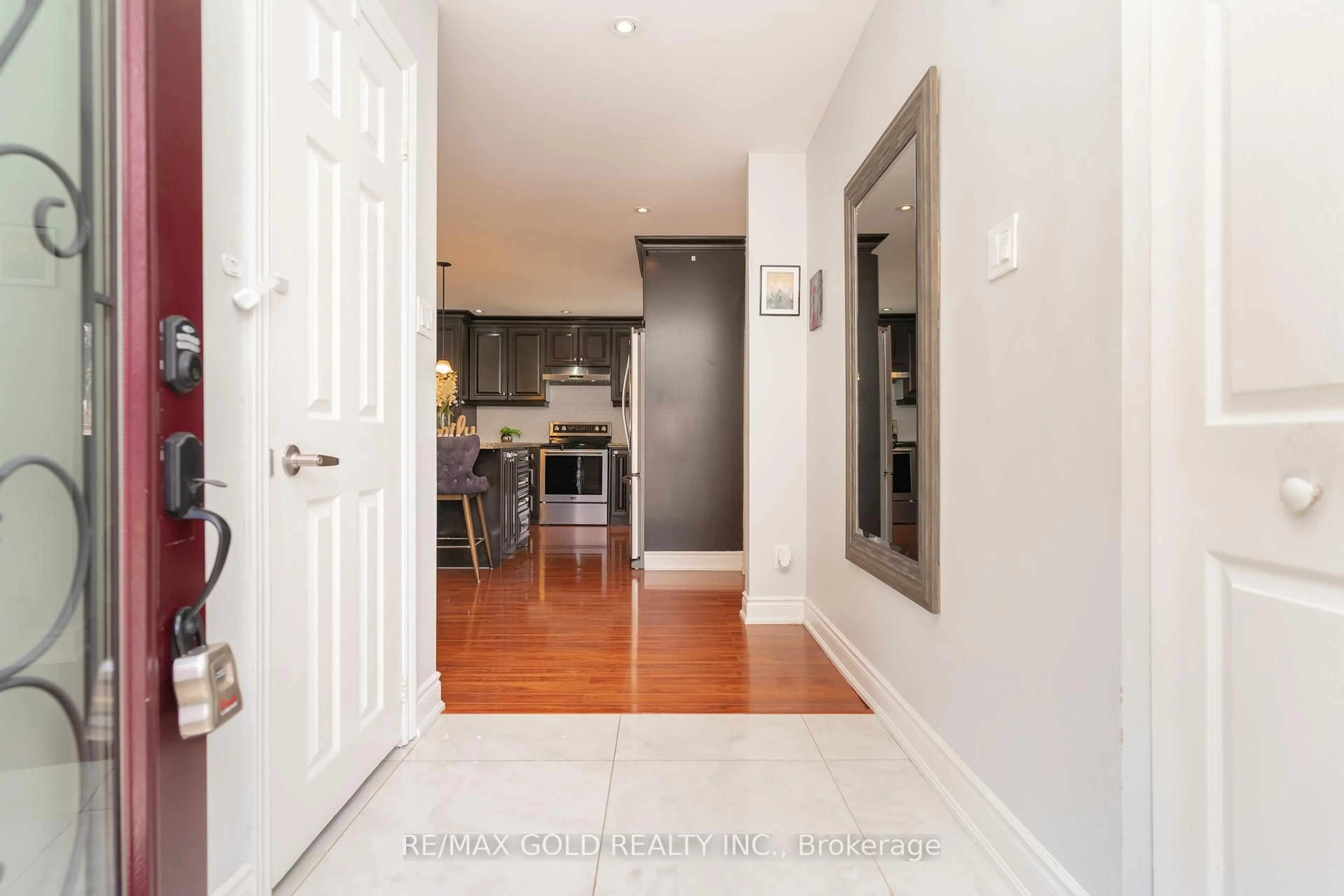 Indoor entryway for 10 Brookdale Cres, Brampton Ontario L6T 1M7