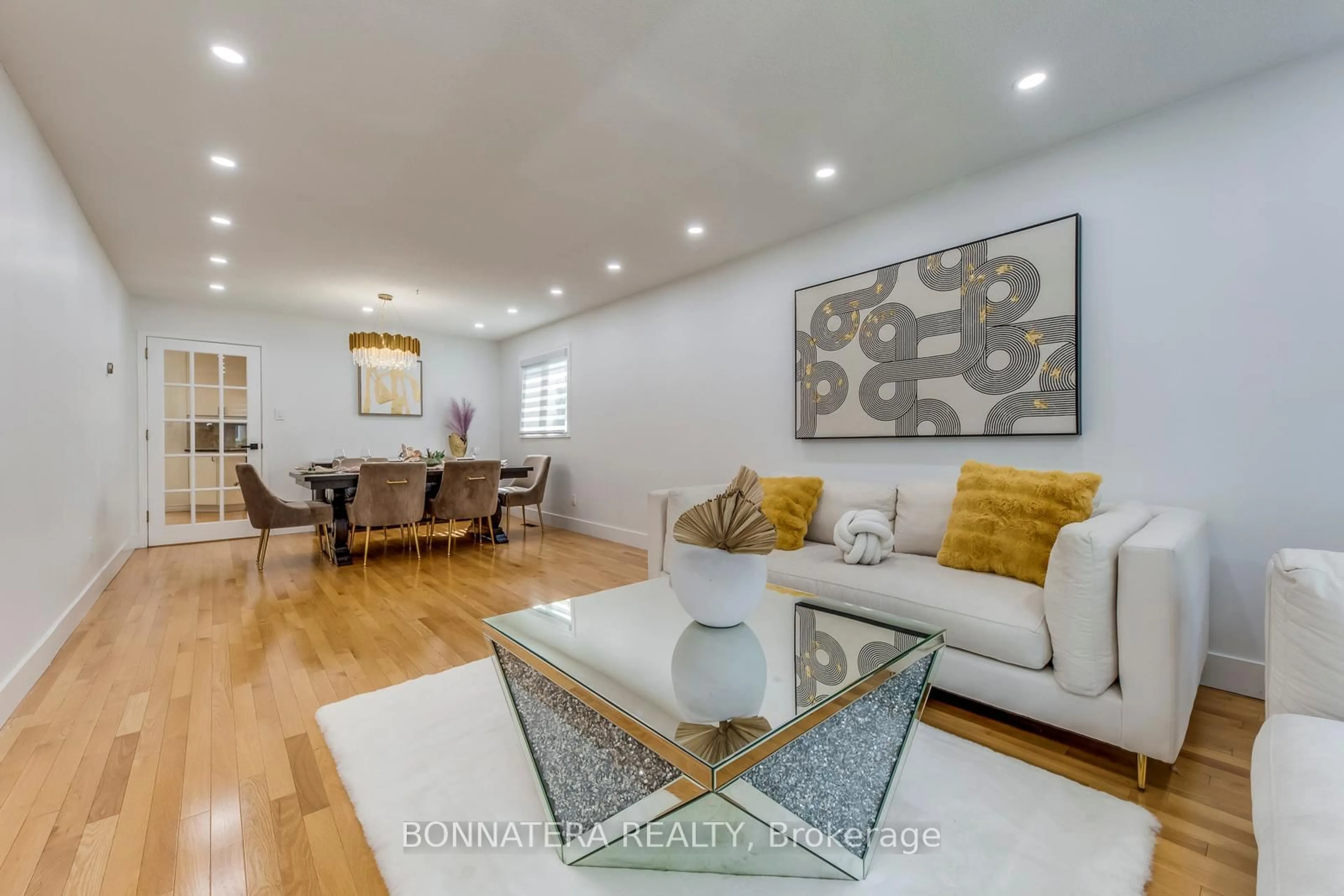 Living room with furniture, wood/laminate floor for 475 Underwood Cres, Oakville Ontario L6L 5P1