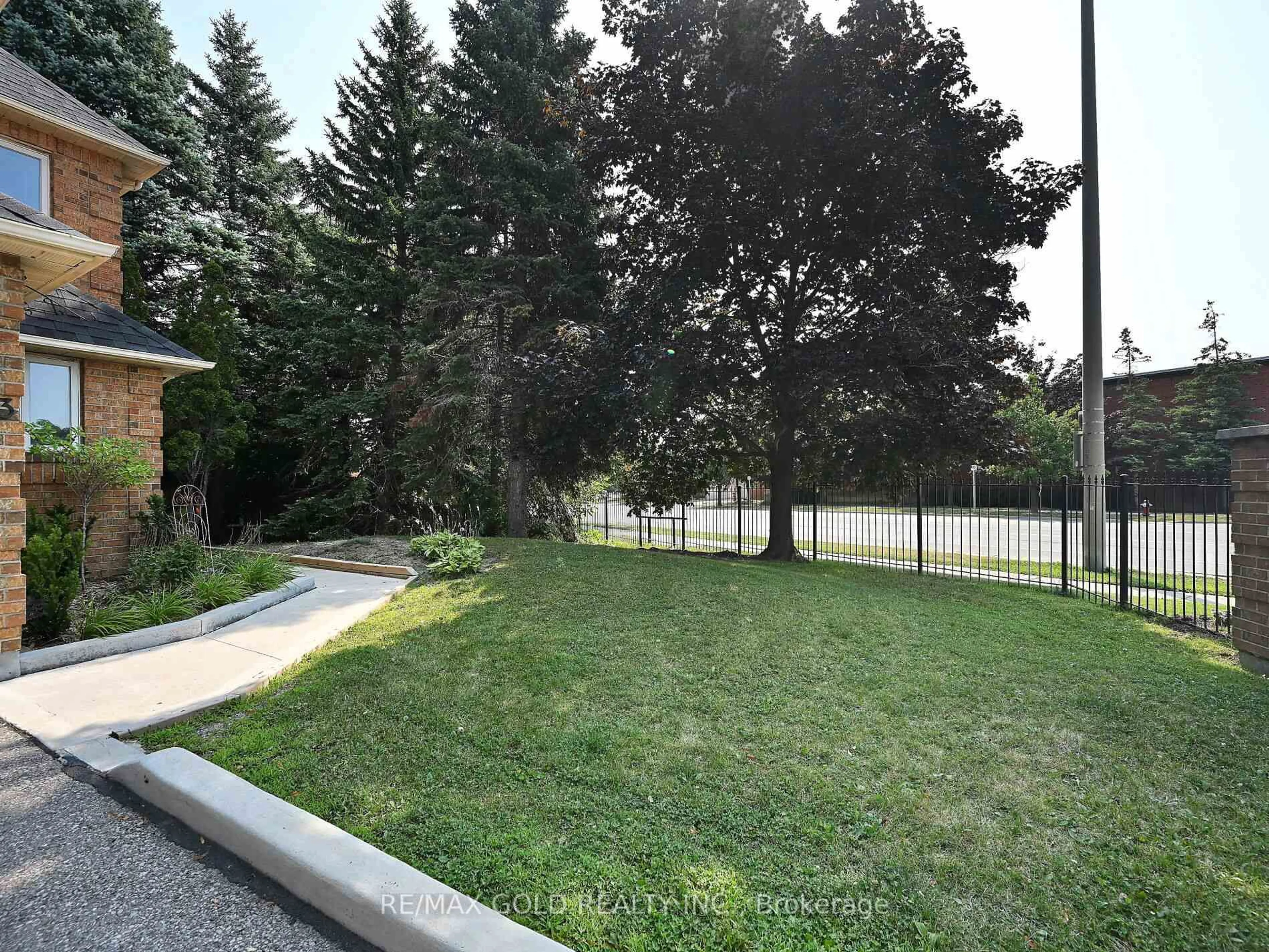Patio, unknown for 99 Bristol Rd #153, Mississauga Ontario L4Z 3P4