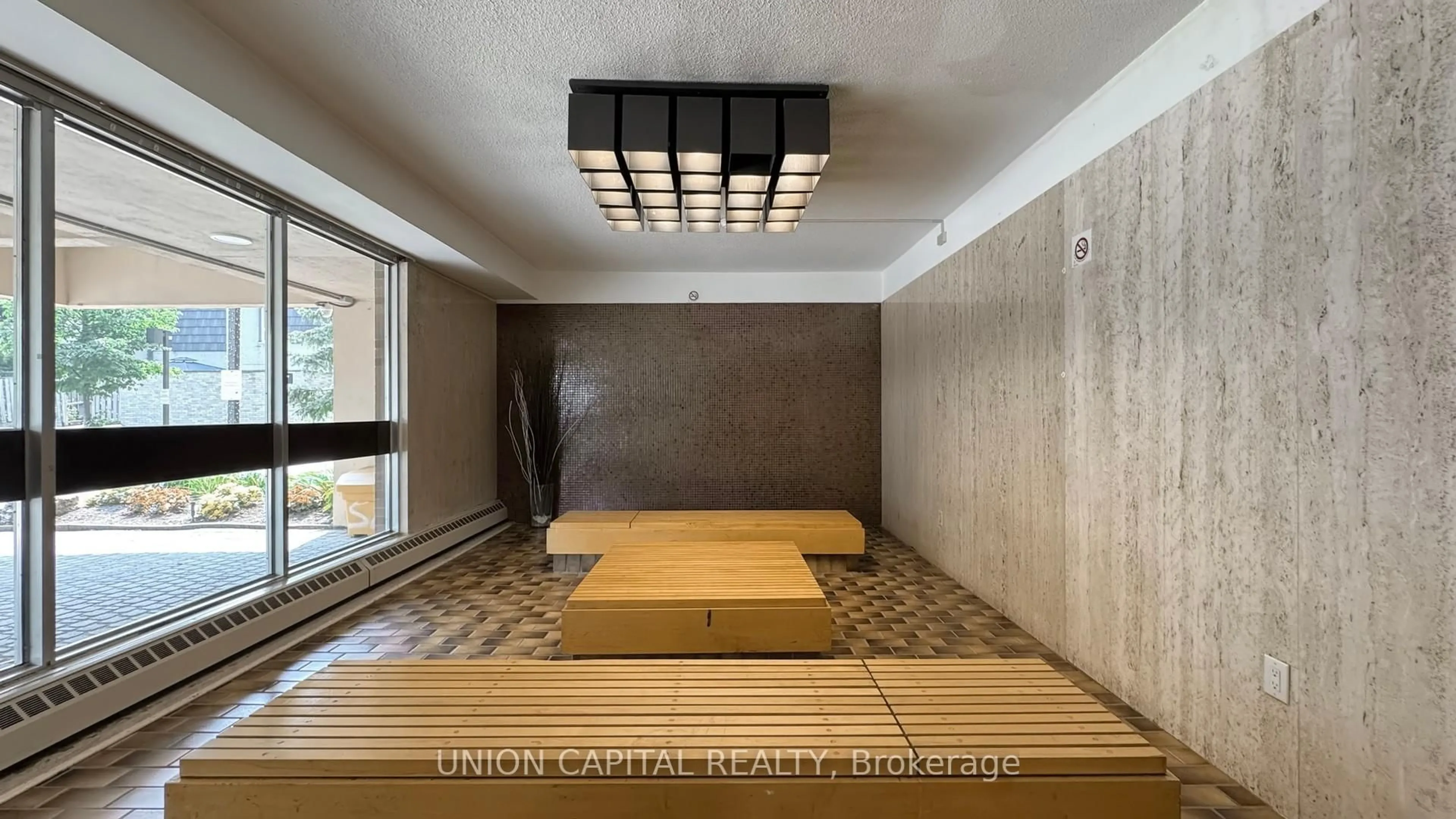 Indoor foyer for 31 Four Winds Dr #913, Toronto Ontario M3J 1K9