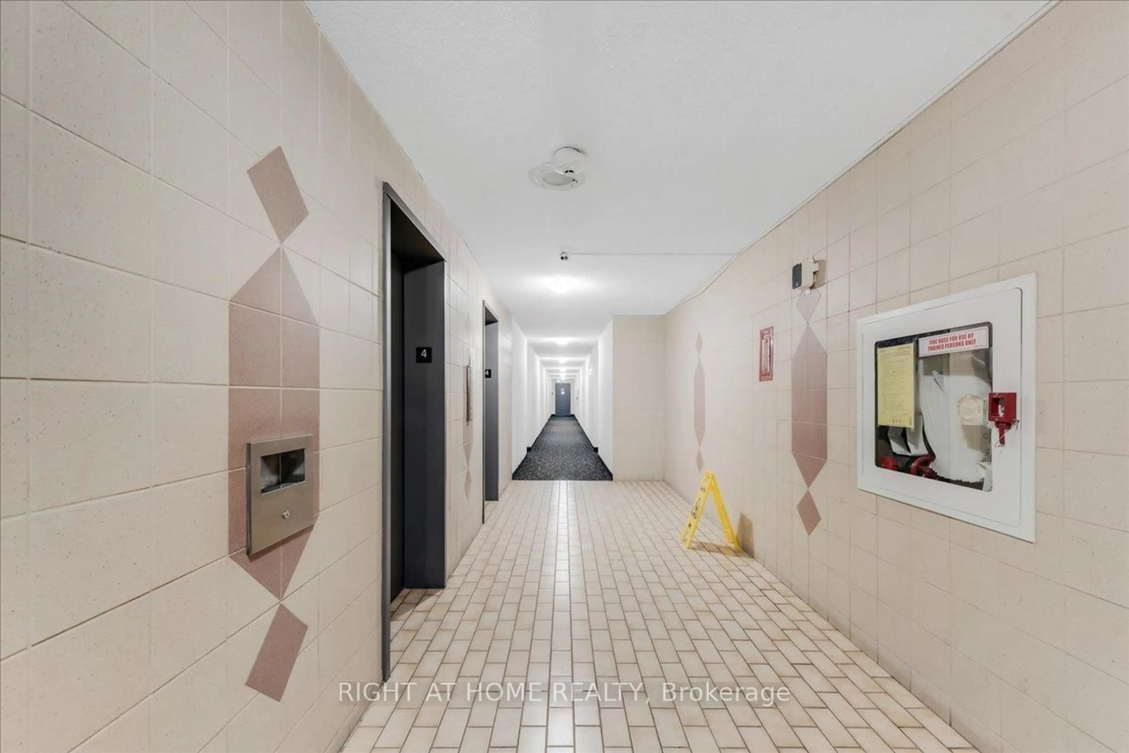 Indoor foyer for 4 Lisa St #412, Brampton Ontario L6T 4B6