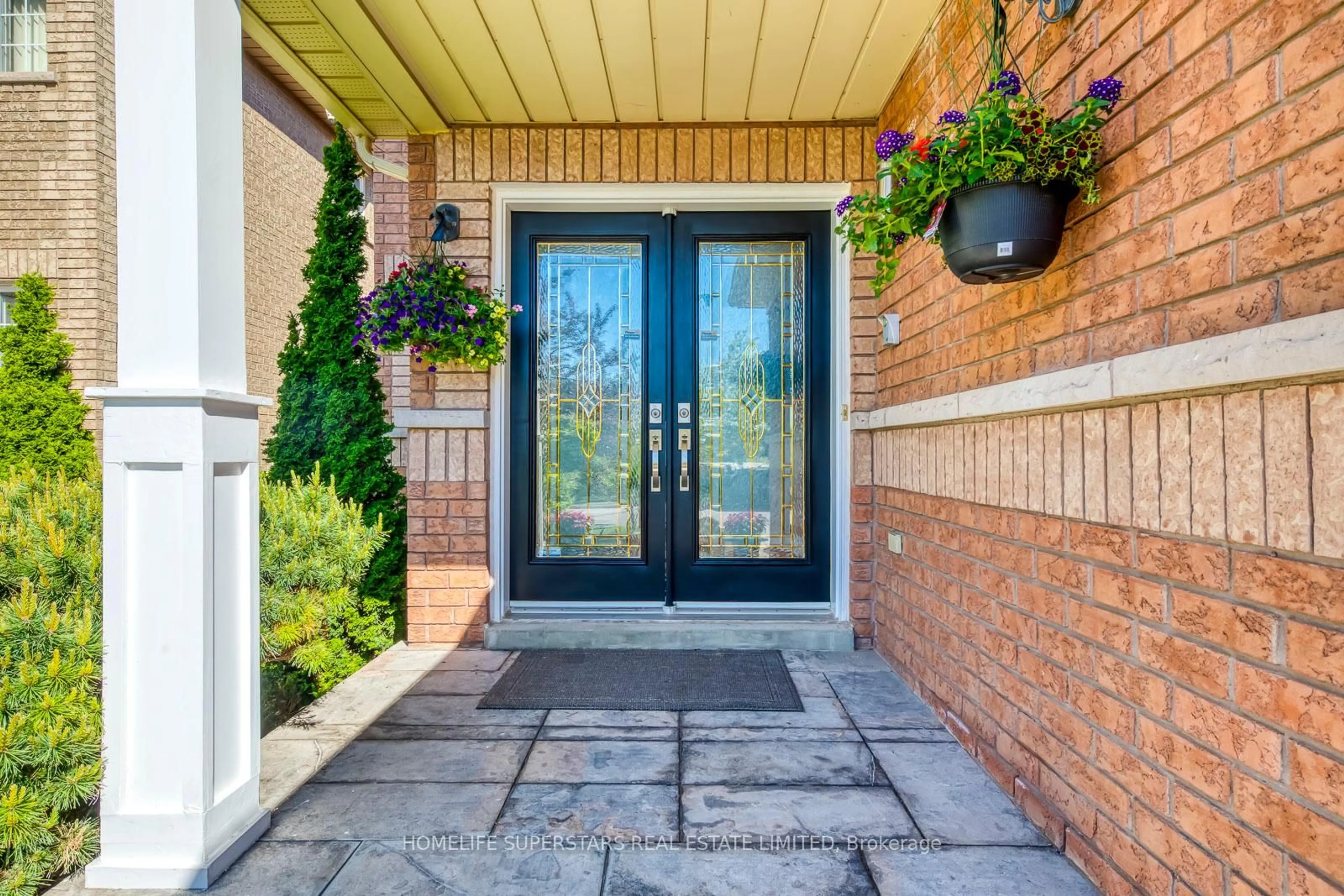 Indoor entryway for 3465 Aquinas Ave, Mississauga Ontario L5M 7L3