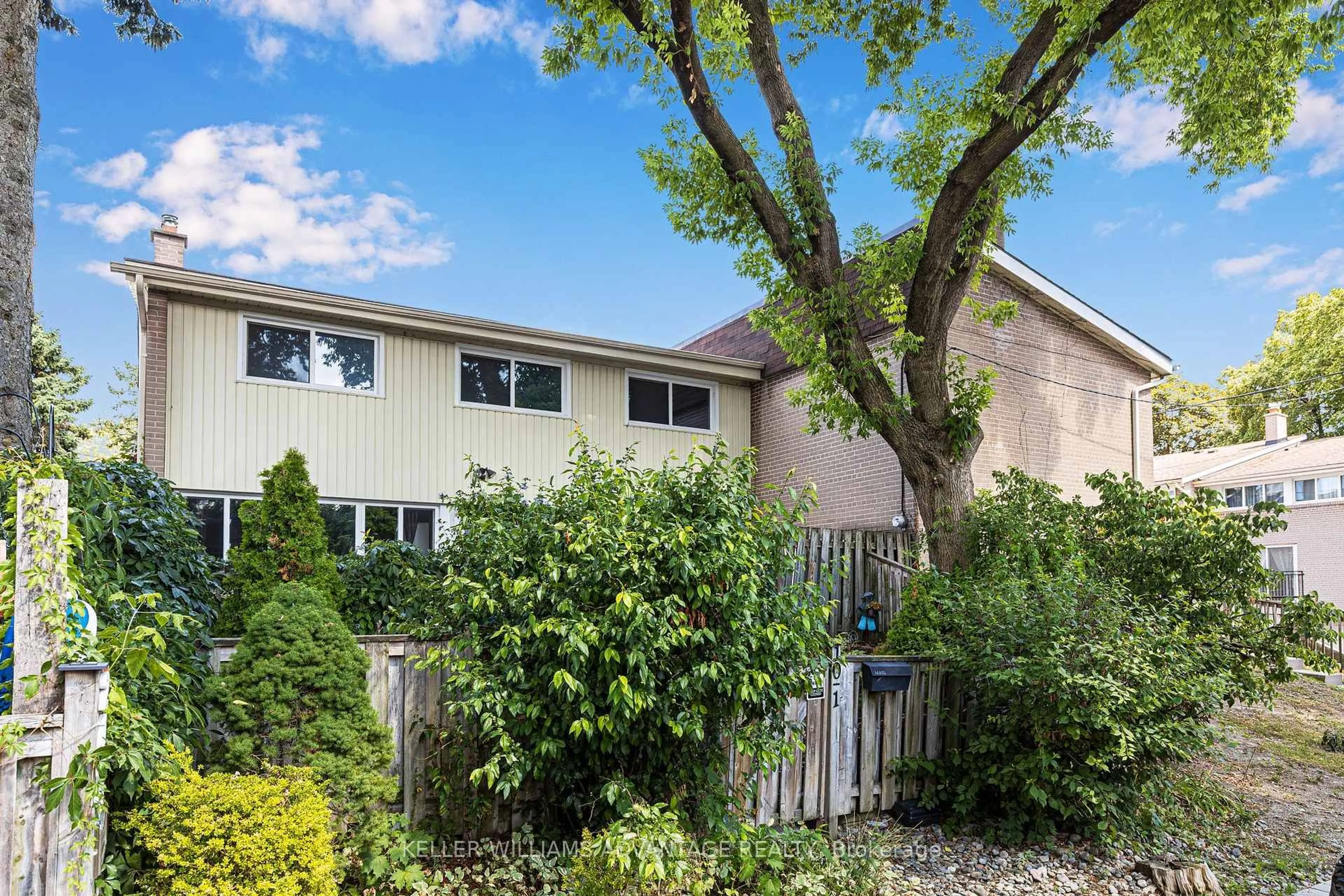 Patio, street for 10 Sentinel Rd #1, Toronto Ontario M3M 2Y6