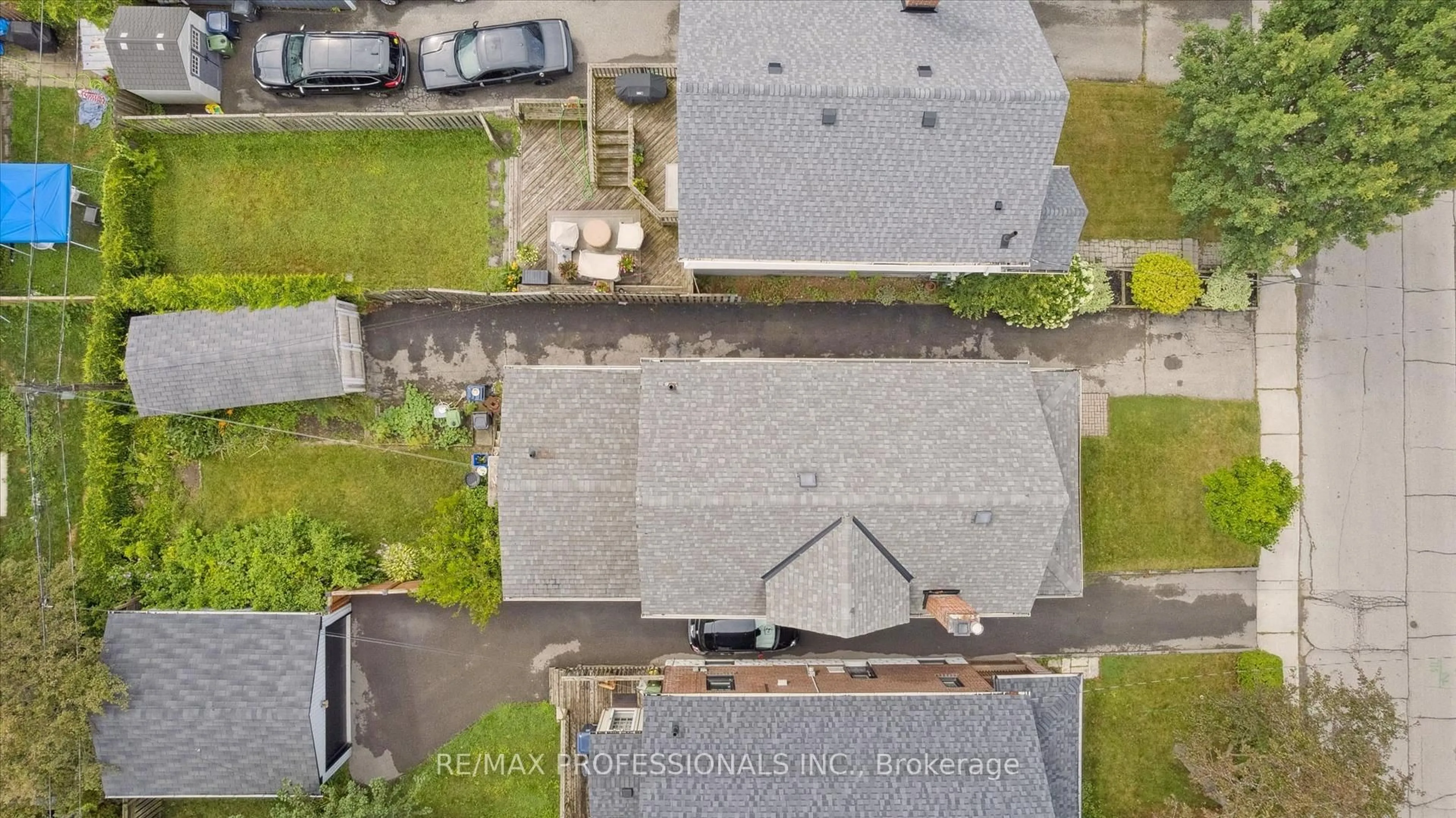 A pic from outside/outdoor area/front of a property/back of a property/a pic from drone, unknown for 25 Second St, Toronto Ontario M8V 2X1