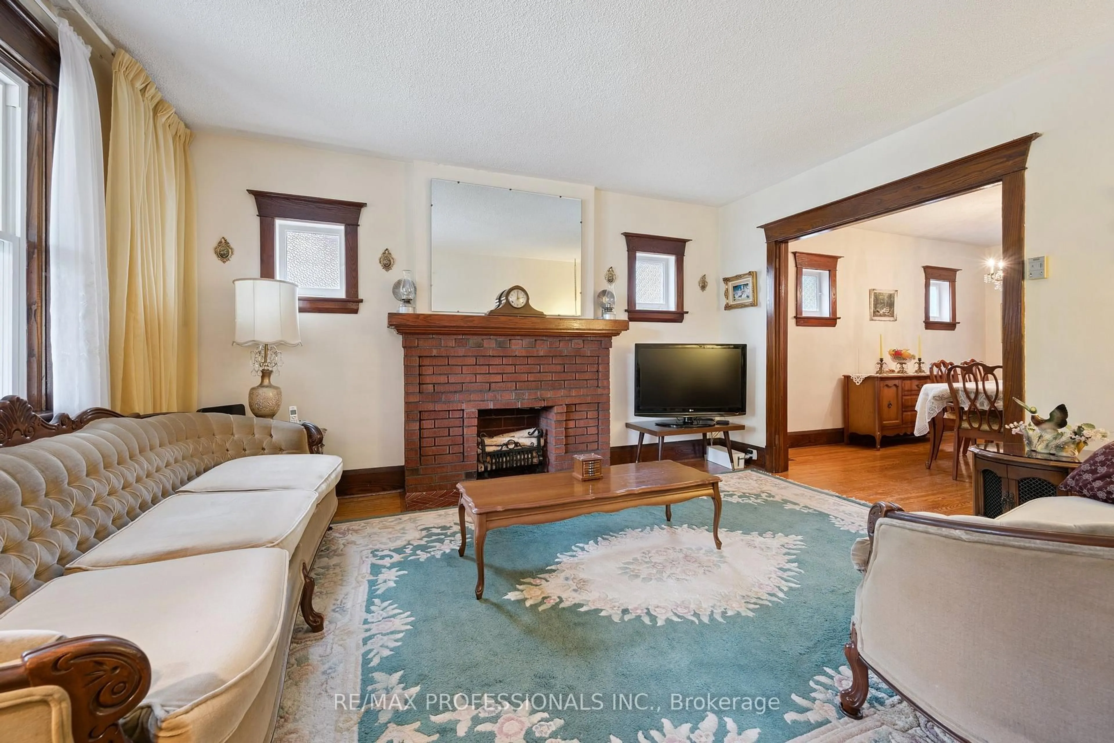 Living room with furniture, unknown for 25 Second St, Toronto Ontario M8V 2X1