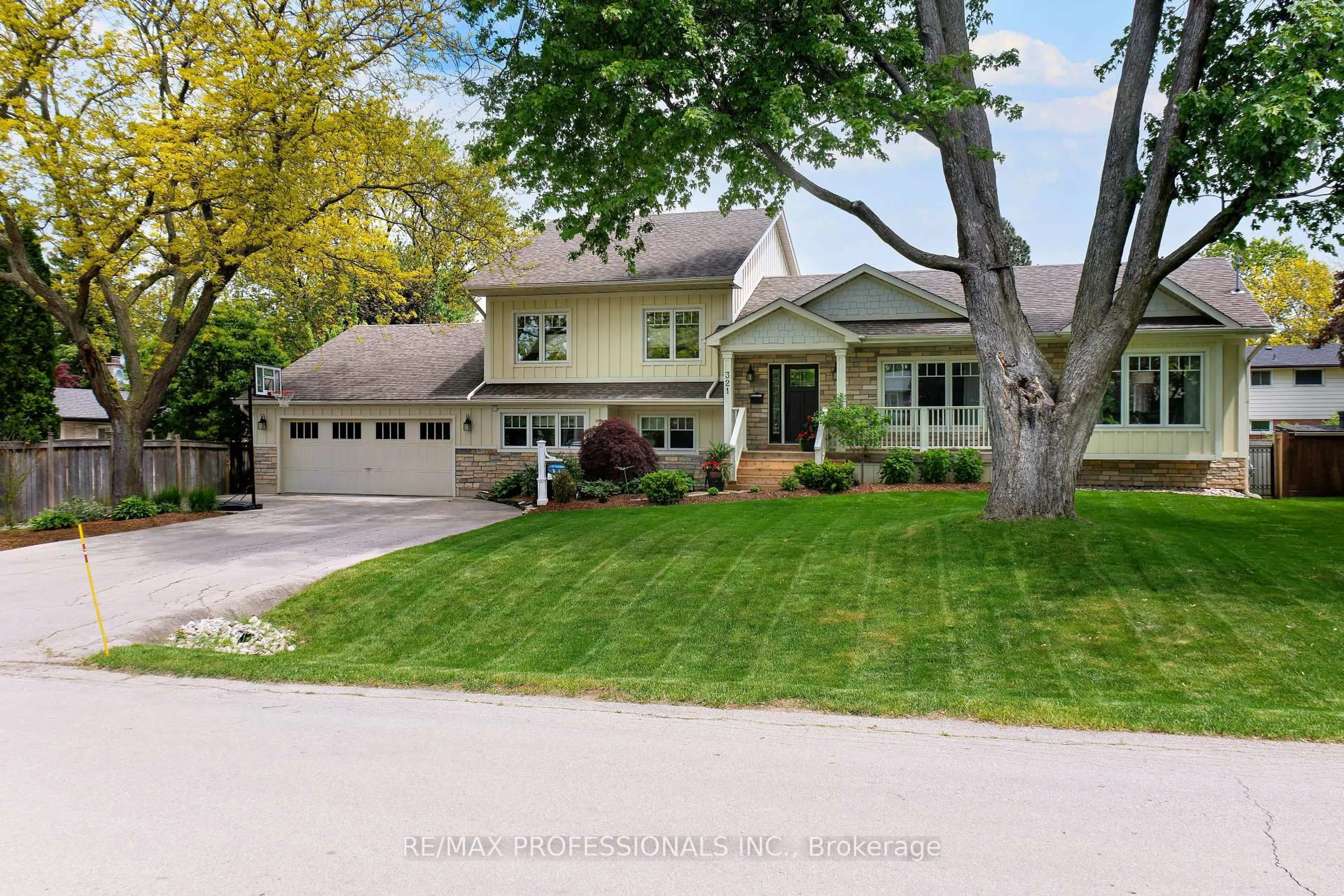 Unknown for 321 Wendy Lane, Oakville Ontario L6L 4P9