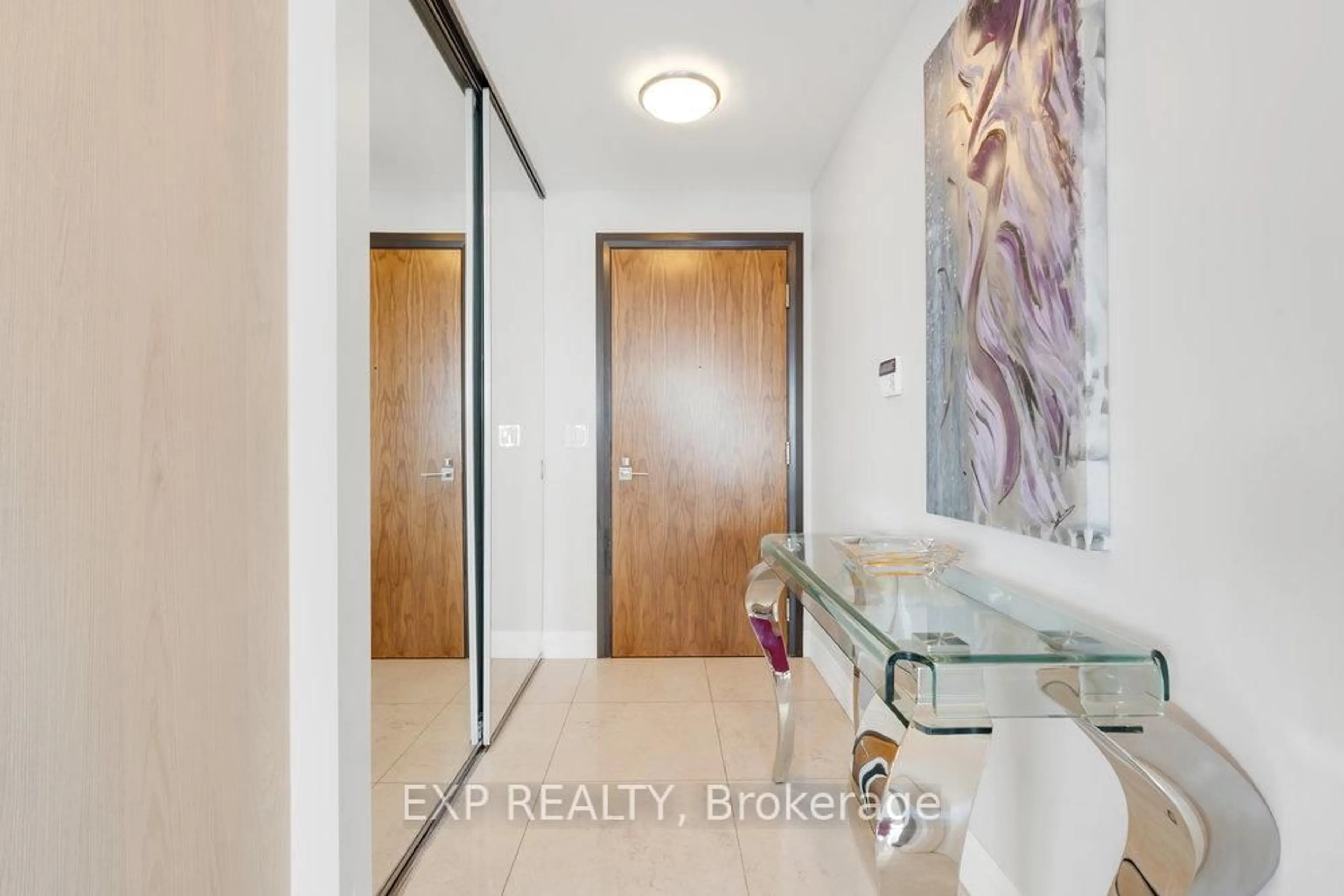 Indoor entryway for 36 Park Lawn Rd #4003, Toronto Ontario M8V 0E5