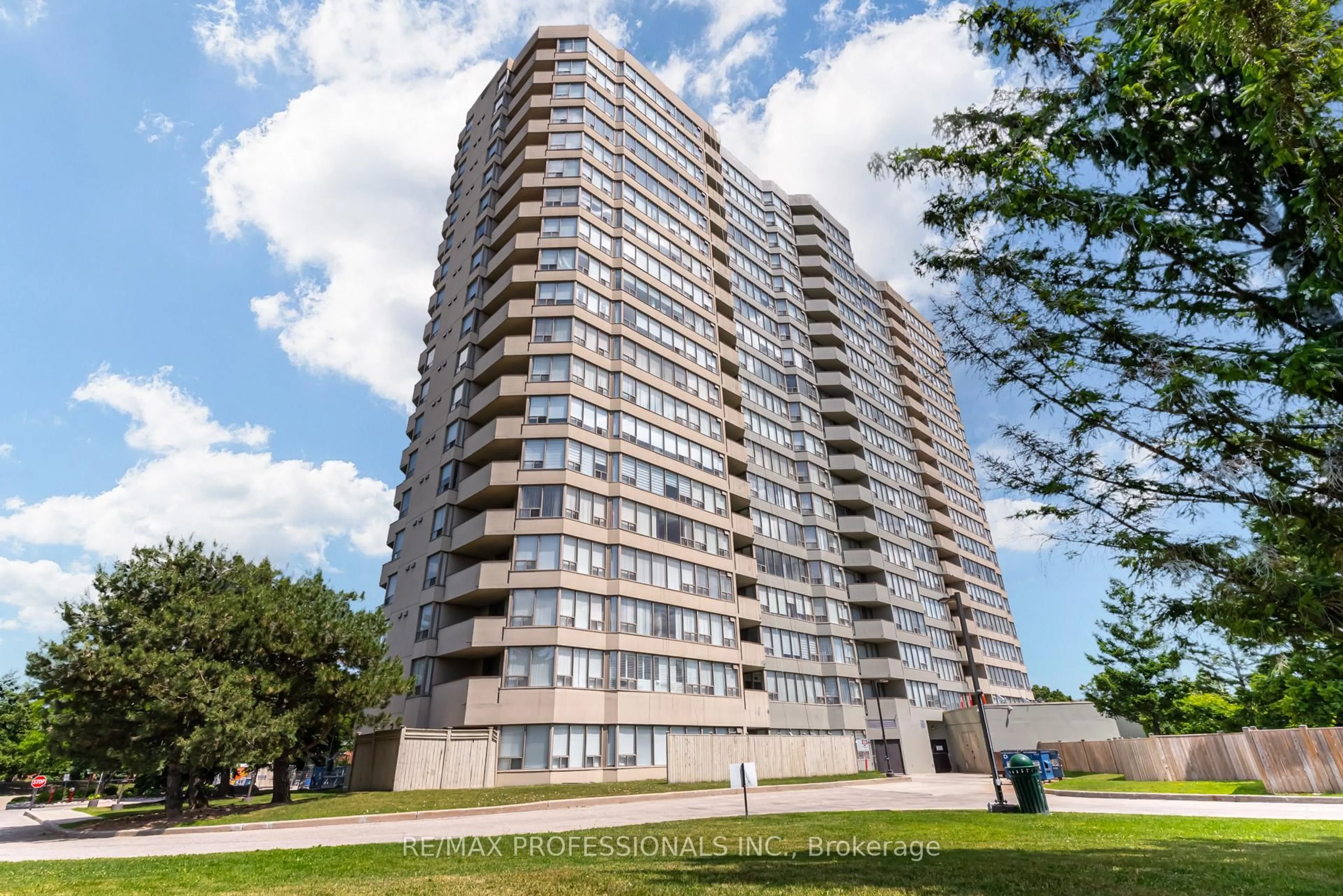 Unknown for 700 Constellation Dr #1703, Mississauga Ontario L5R 3G8