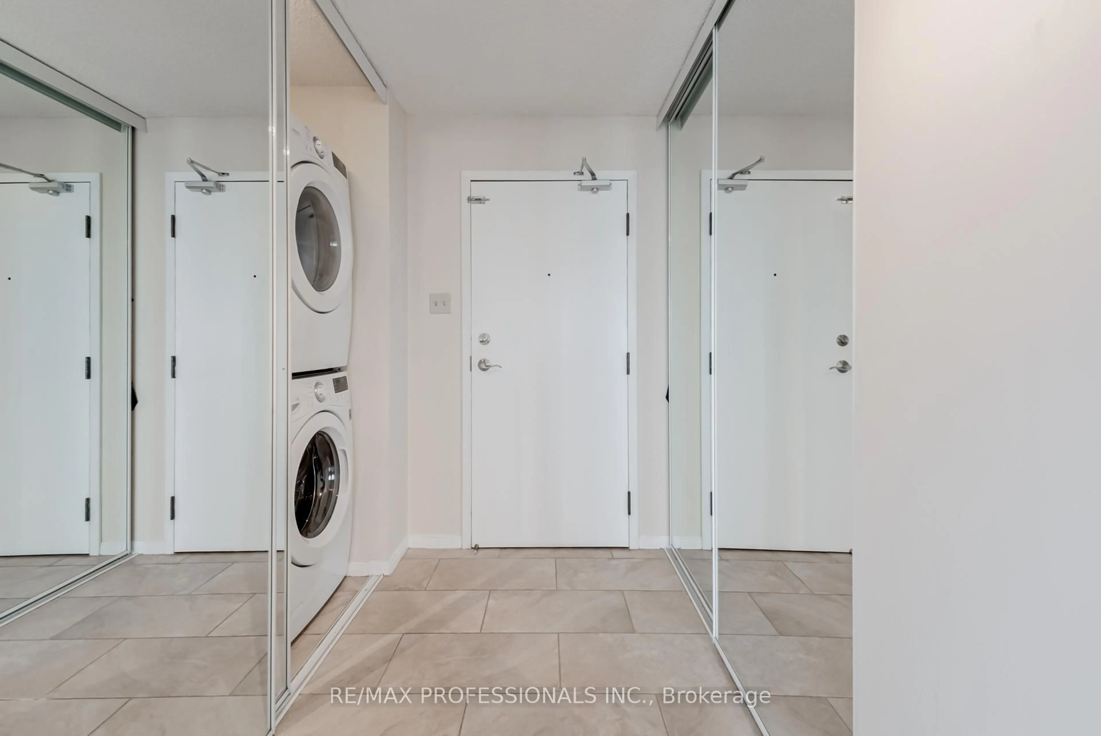Laundry room for 700 Constellation Dr #1703, Mississauga Ontario L5R 3G8