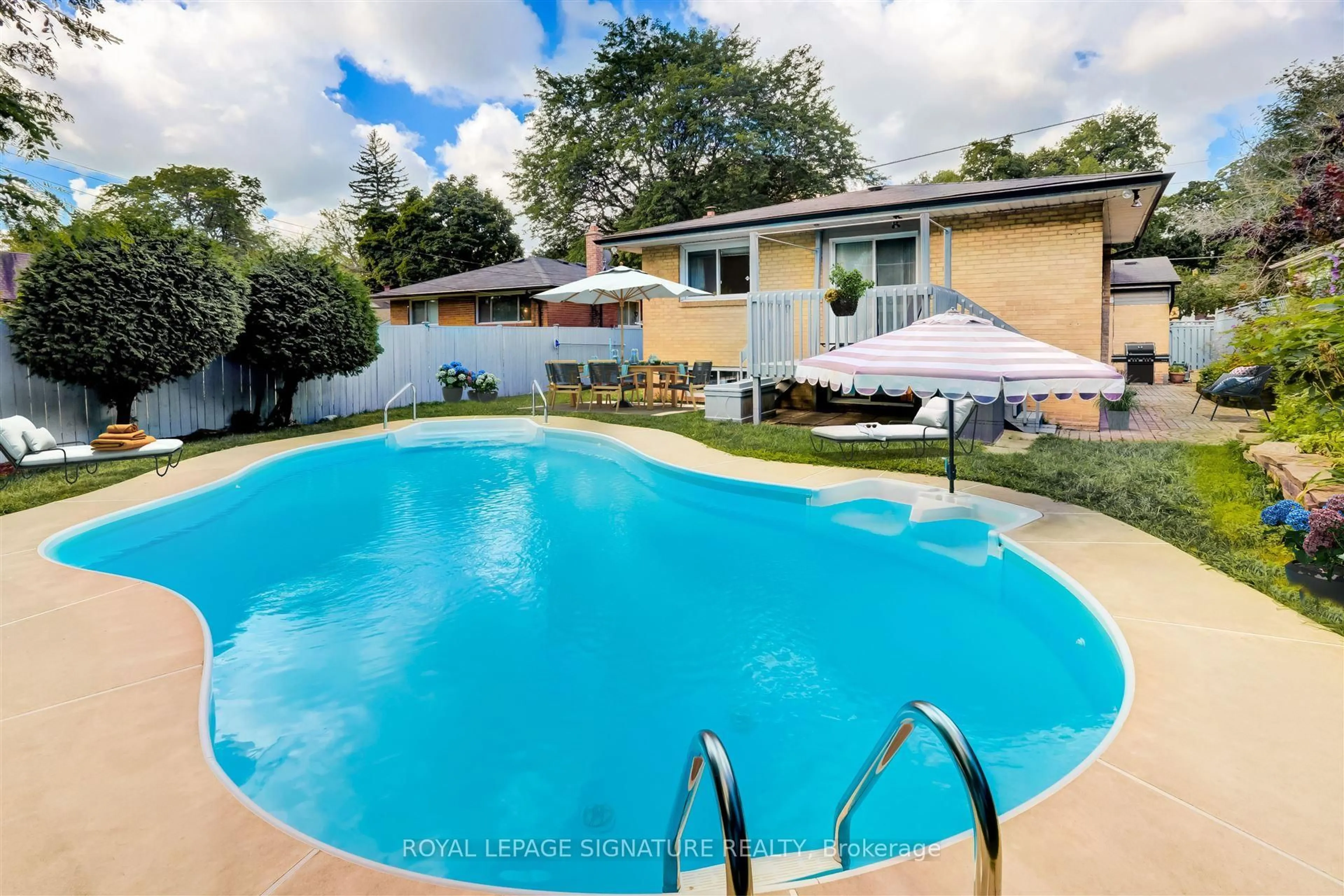 Pool for 3157 The Credit Woodlands, Mississauga Ontario L5C 2J2