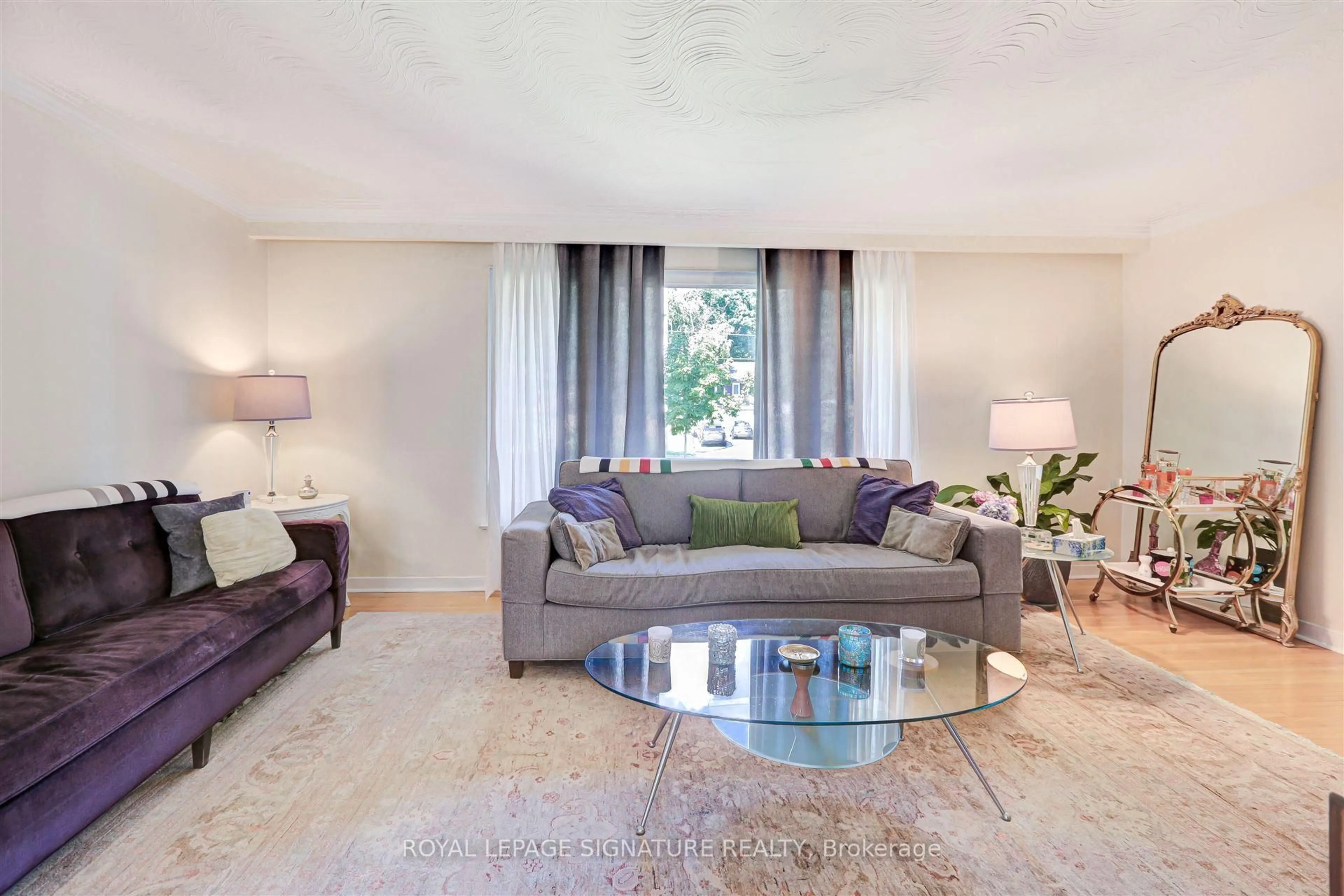 Living room with furniture, unknown for 3157 The Credit Woodlands, Mississauga Ontario L5C 2J2