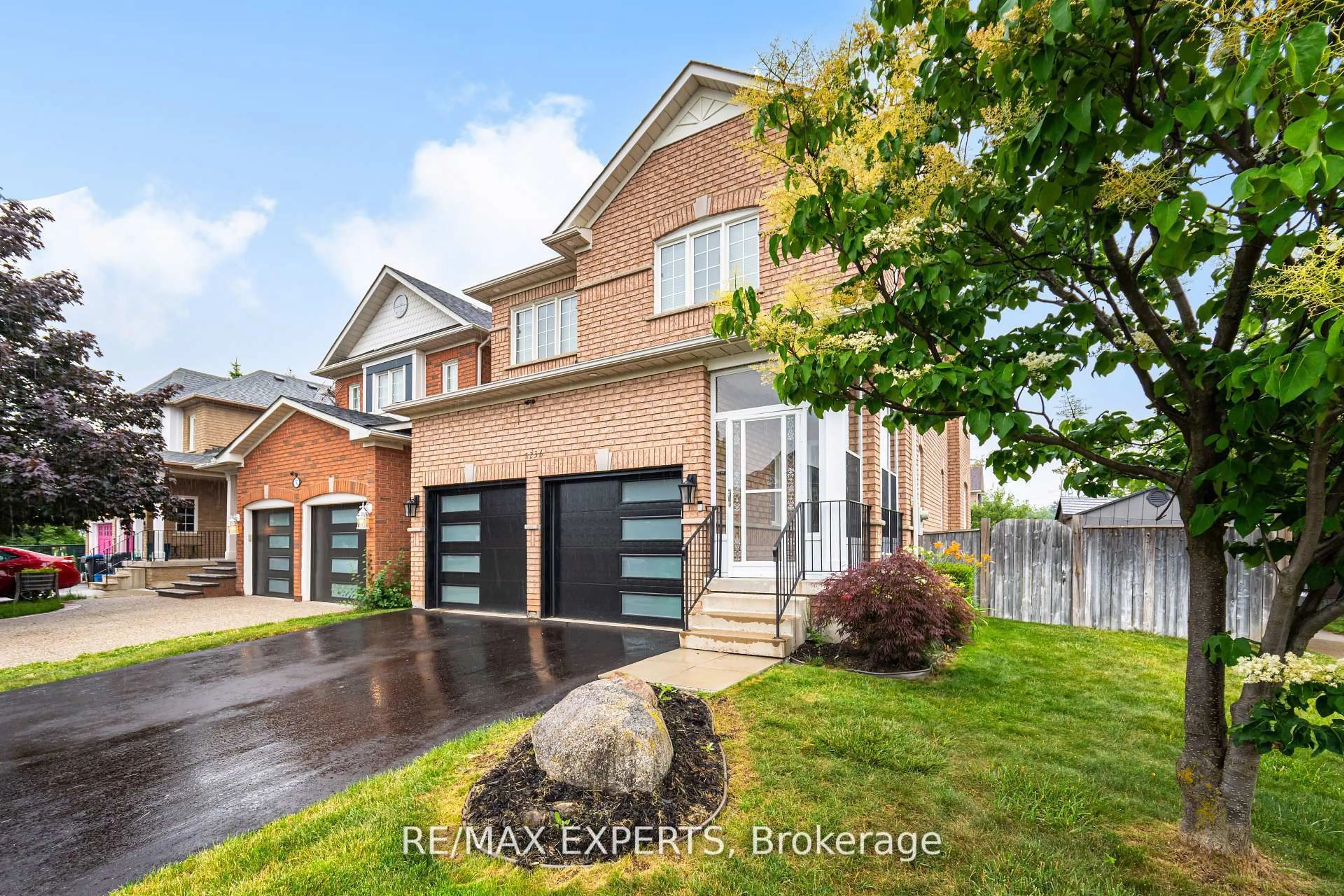 Home with brick exterior material, street for 7236 Zinnia Pl, Mississauga Ontario L5W 1K5