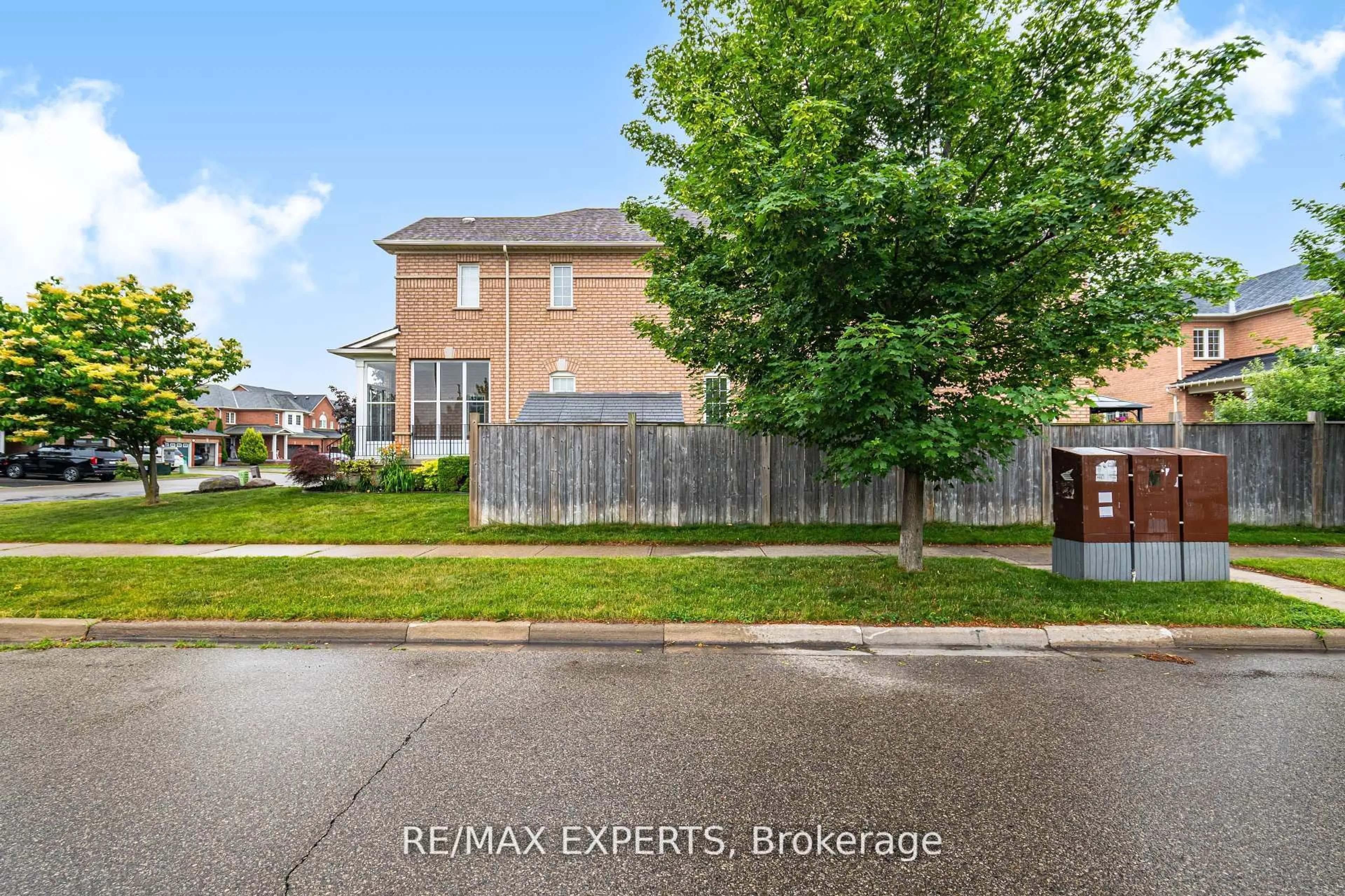Home with brick exterior material, street for 7236 Zinnia Pl, Mississauga Ontario L5W 1K5