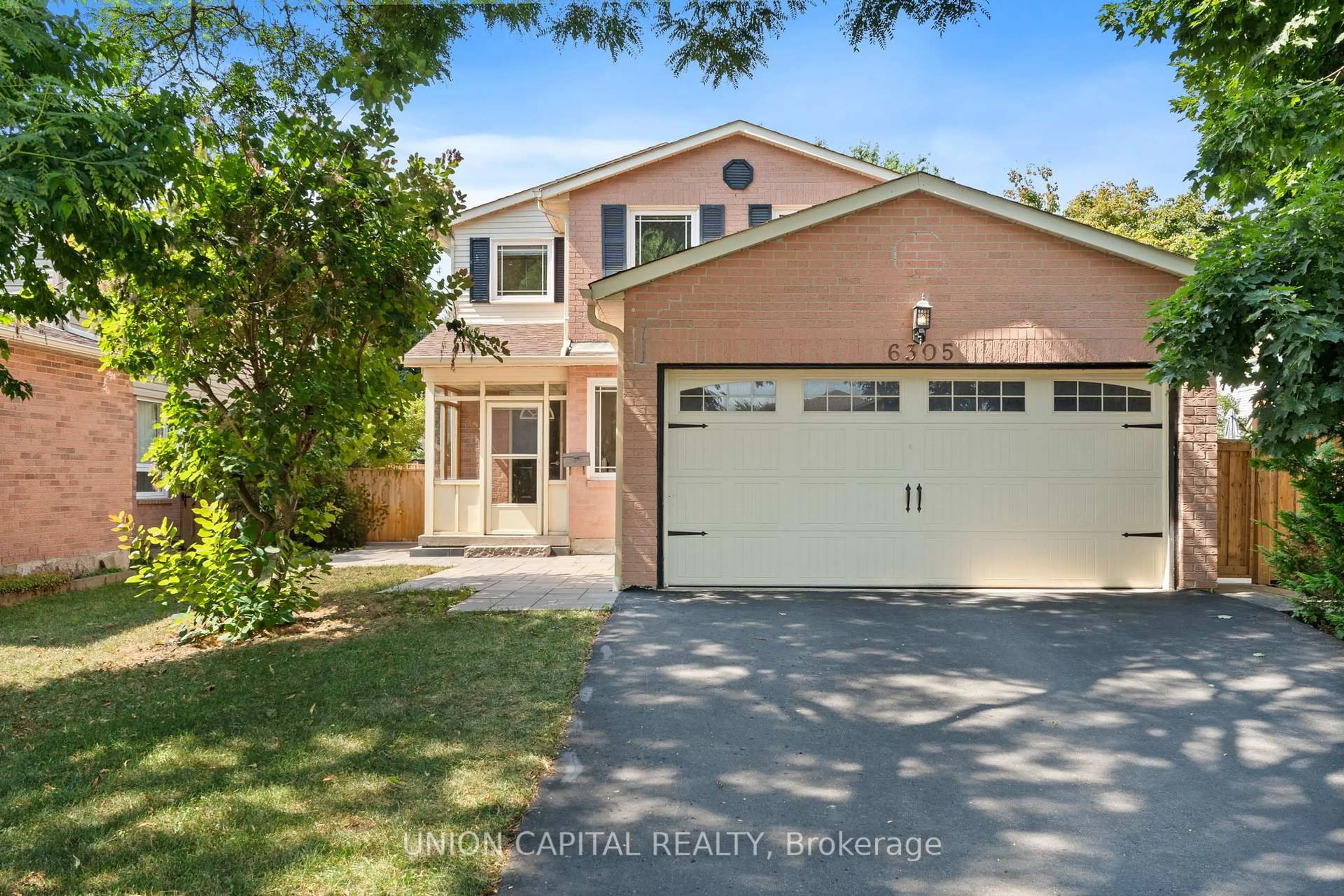 Home with vinyl exterior material, street for 6305 Kindree Circ, Mississauga Ontario L5N 3B9