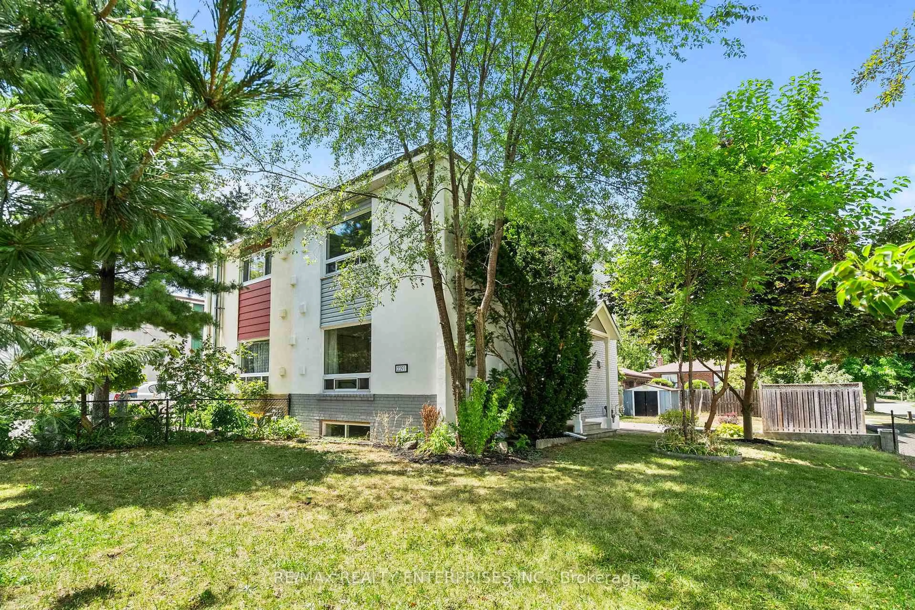 Patio, street for 2291 Brookhurst Rd, Mississauga Ontario L5J 1R1