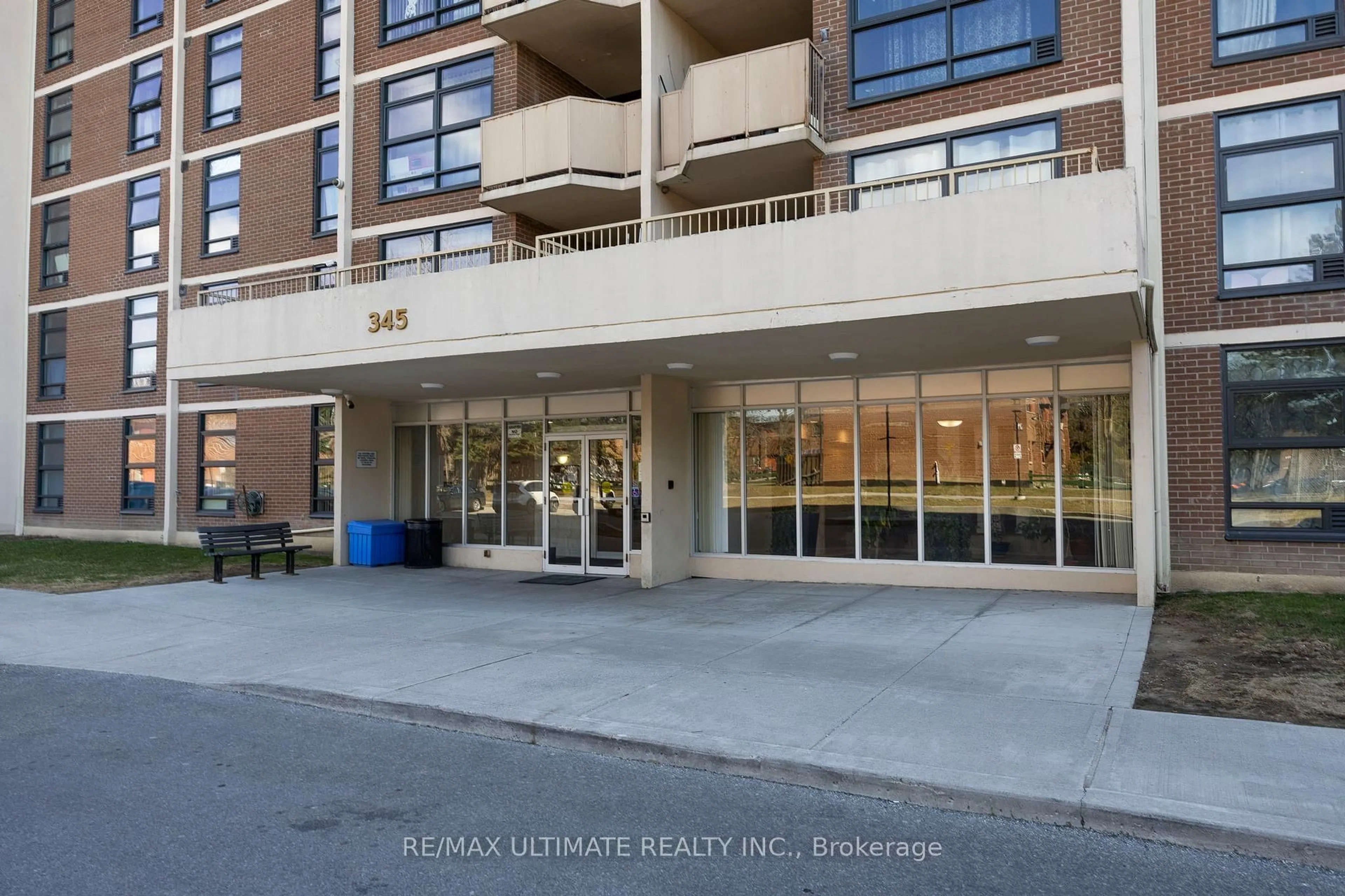 Indoor foyer for 345 Driftwood Ave #606, Toronto Ontario M3N 2P4