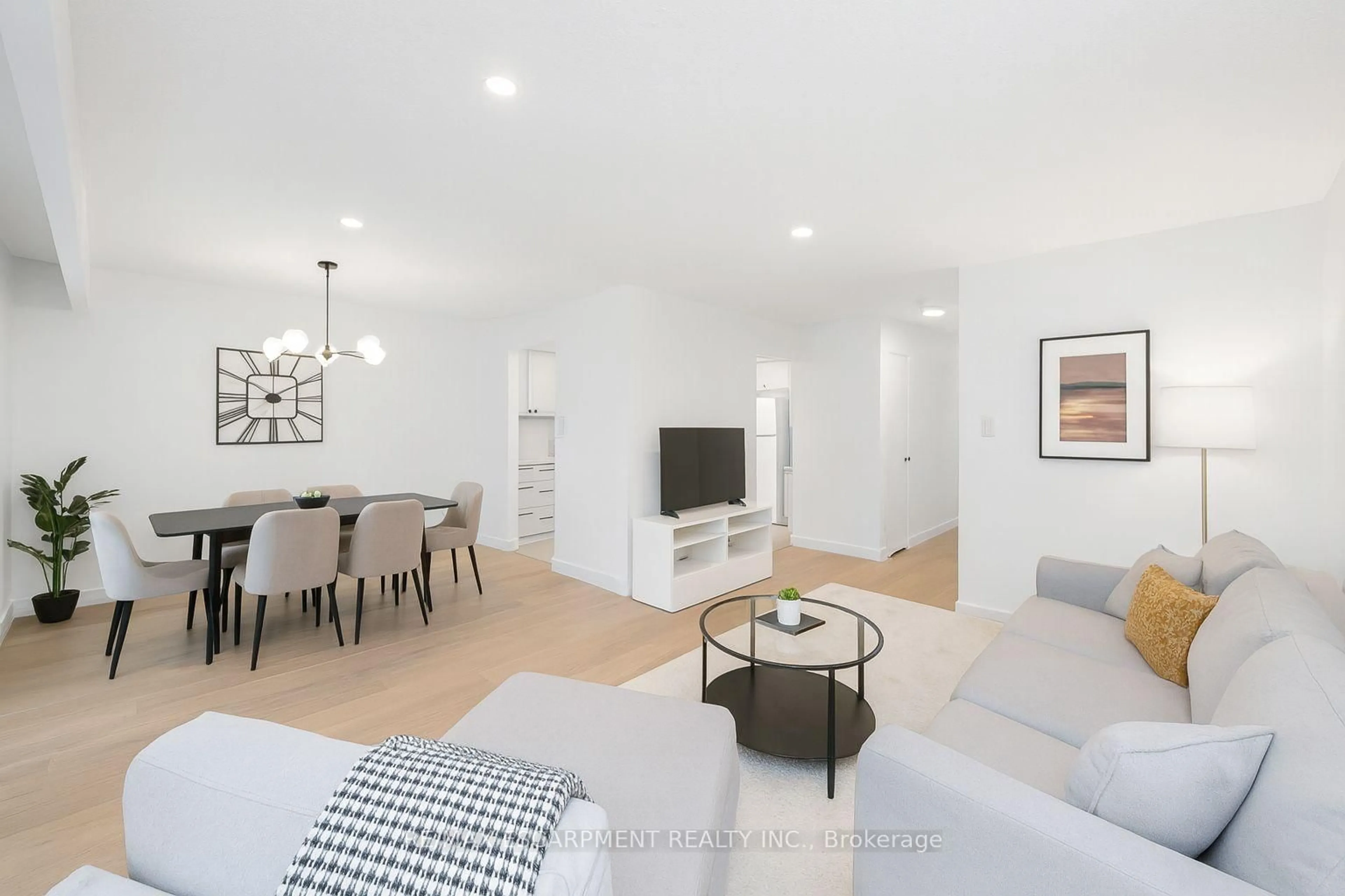 Living room with furniture, unknown for 5017 Pinedale Ave #21, Burlington Ontario L7L 5J6