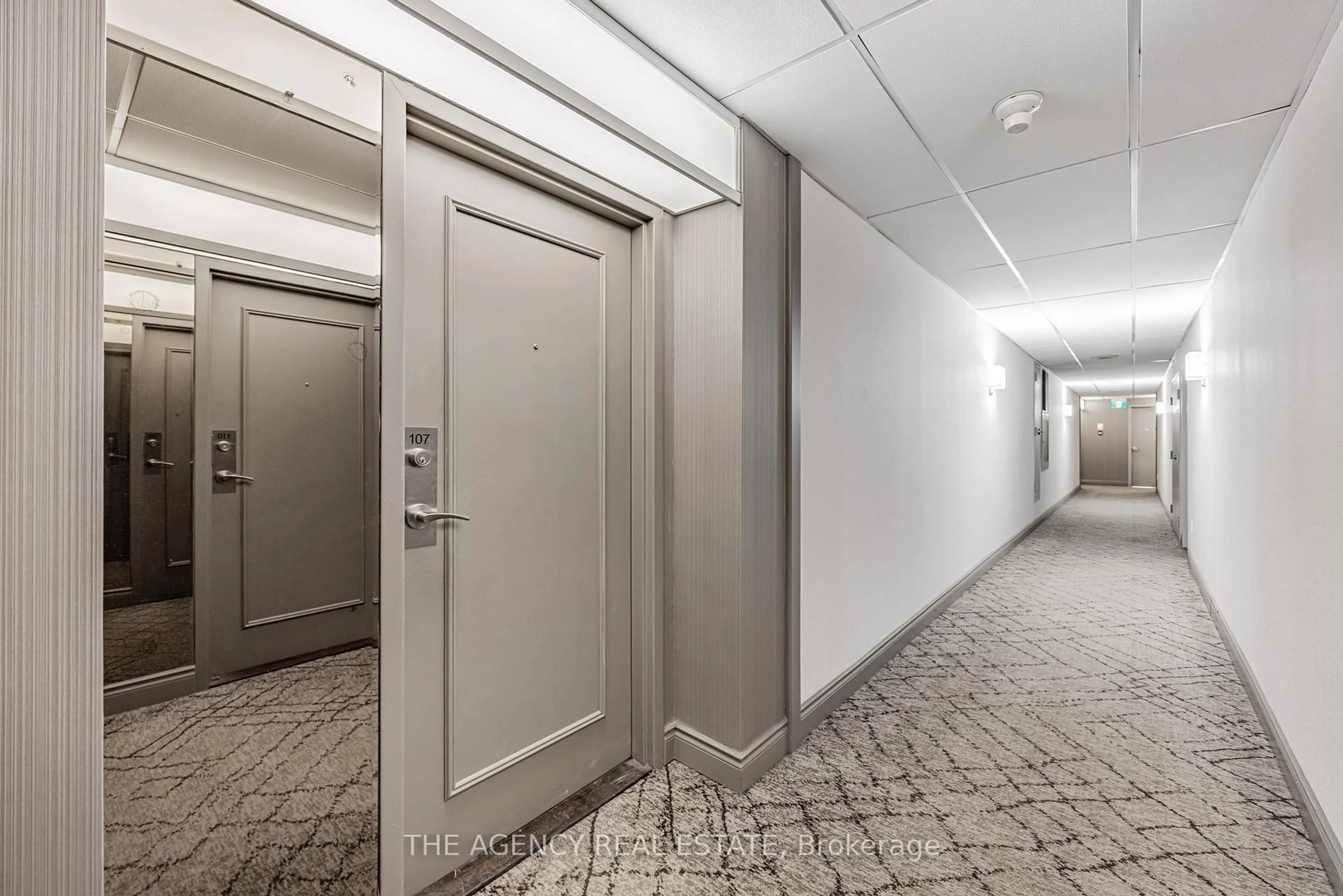 Indoor foyer for 5 Lisa St #107, Brampton Ontario L6T 4T4