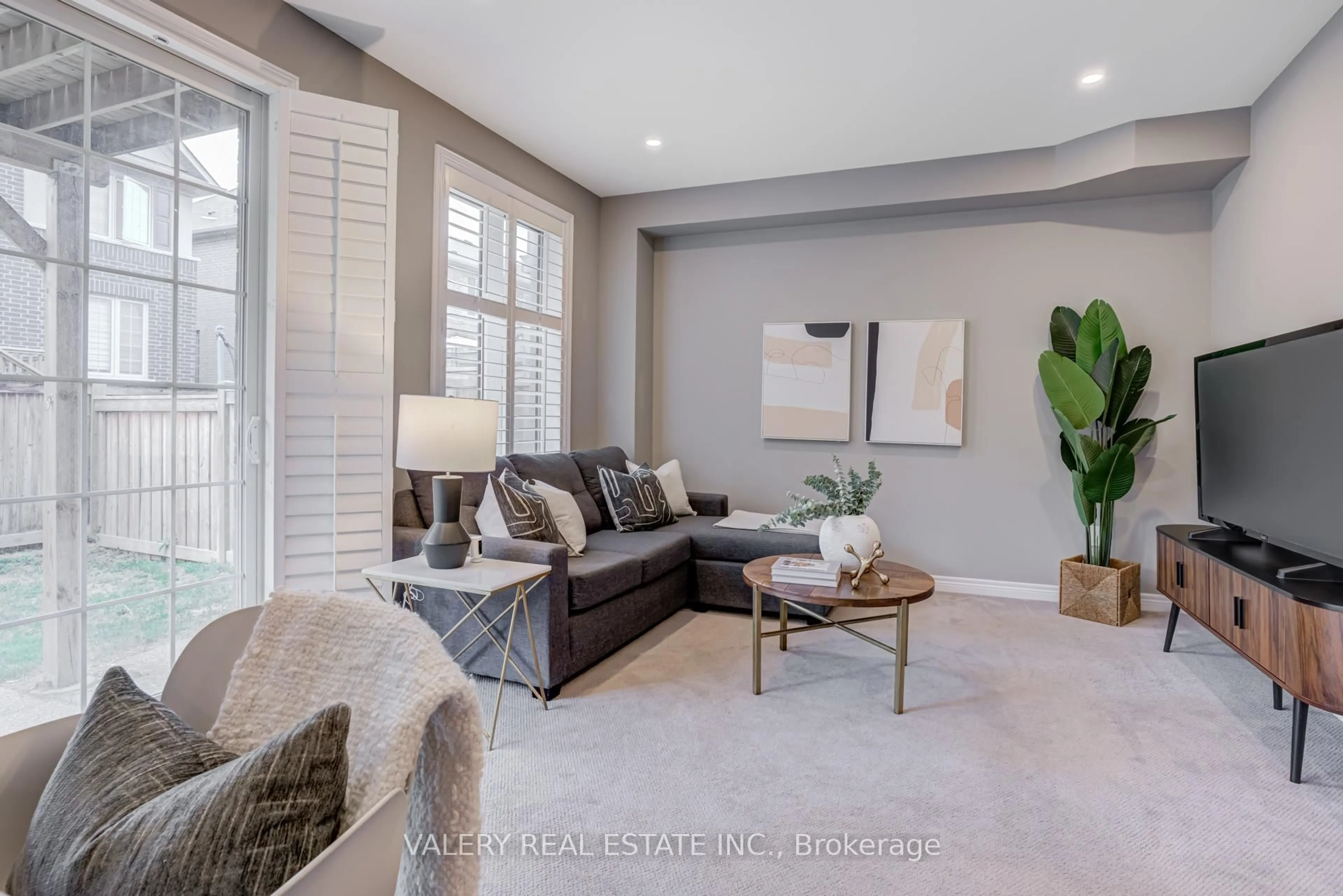 Living room with furniture, unknown for 389 Hardwick common Dr, Oakville Ontario L6H 0P7