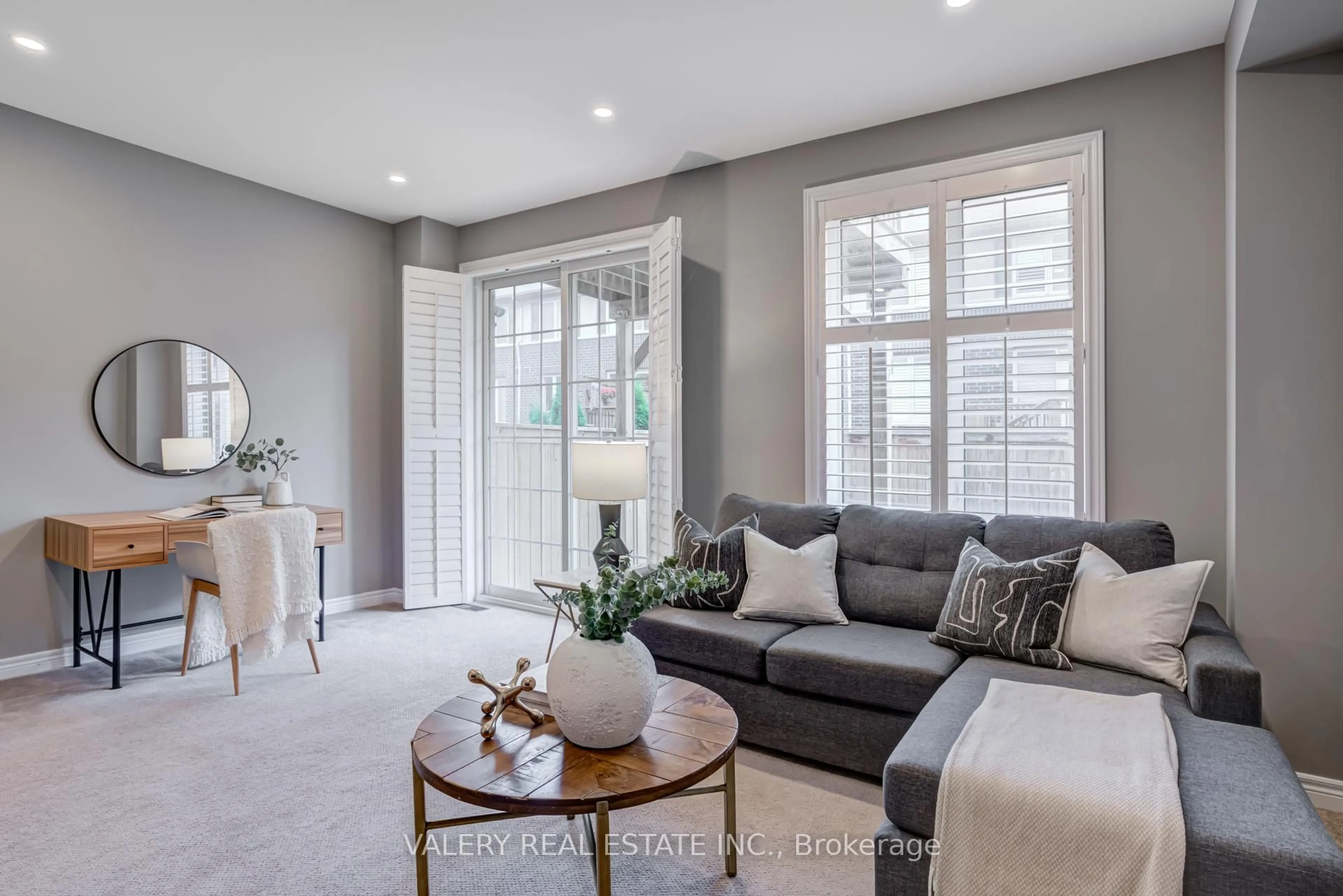 Living room with furniture, unknown for 389 Hardwick common Dr, Oakville Ontario L6H 0P7