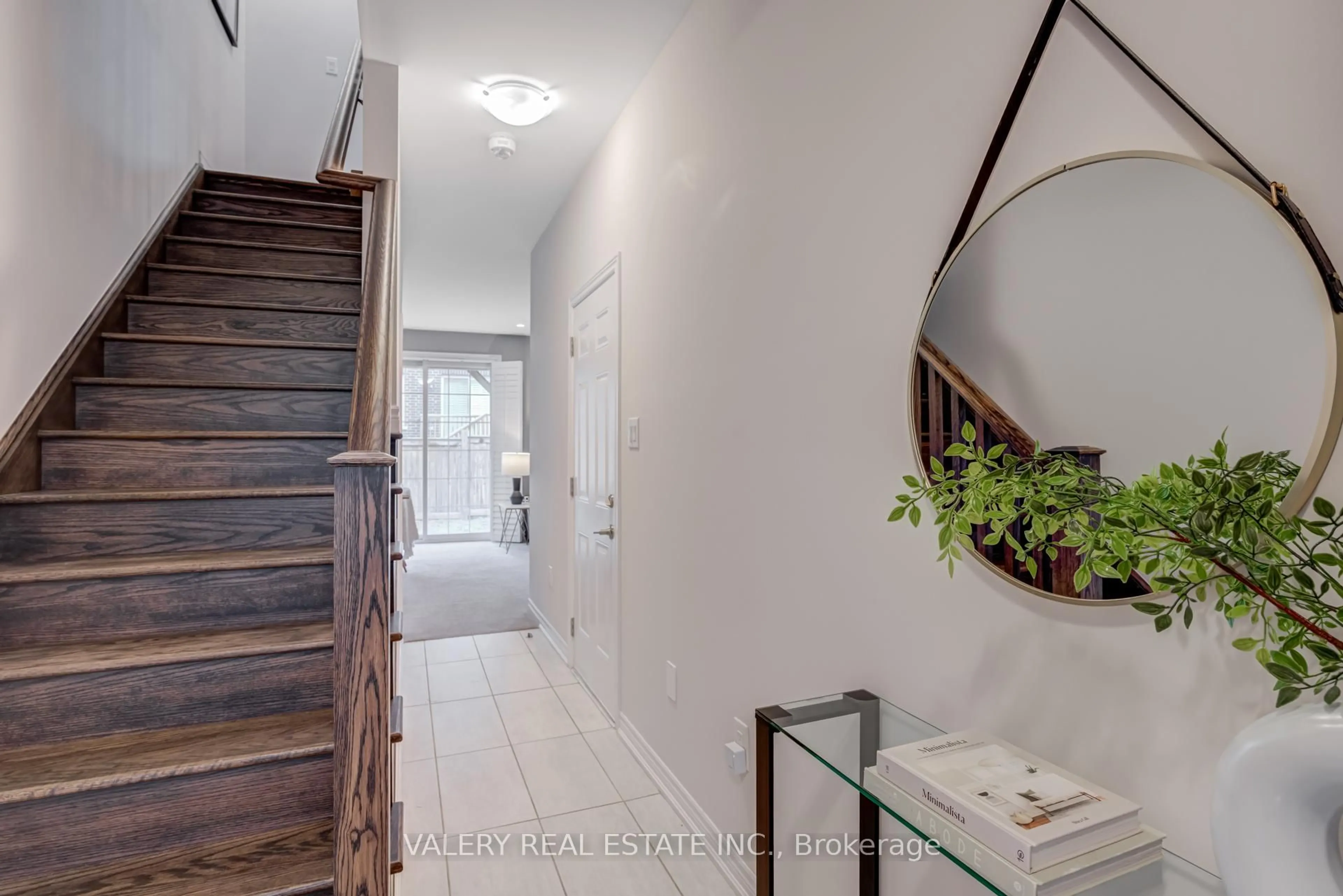 Indoor entryway for 389 Hardwick common Dr, Oakville Ontario L6H 0P7