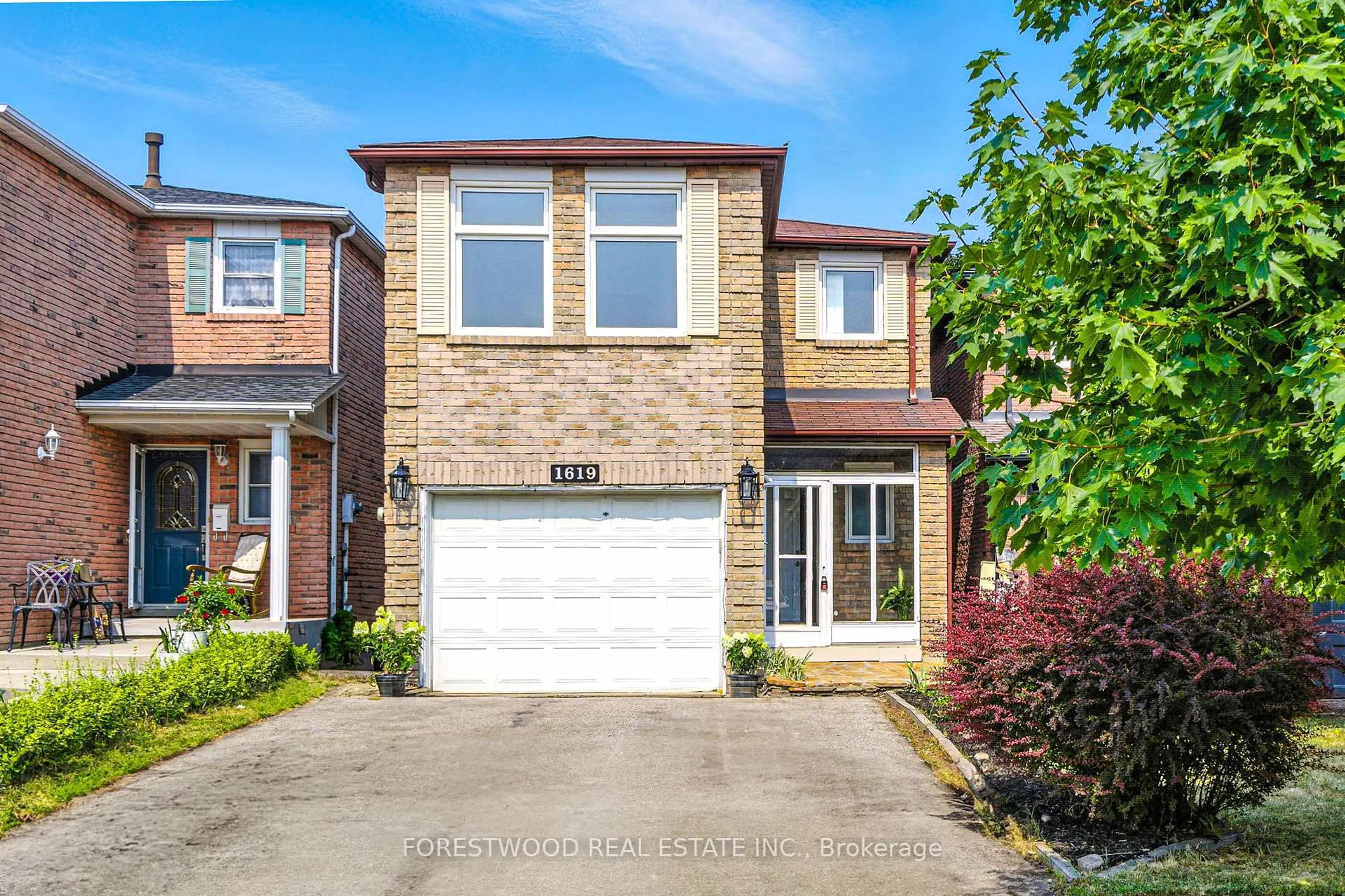 Home with brick exterior material, street for 1619 Dewberry Cres, Mississauga Ontario L4W 3B6