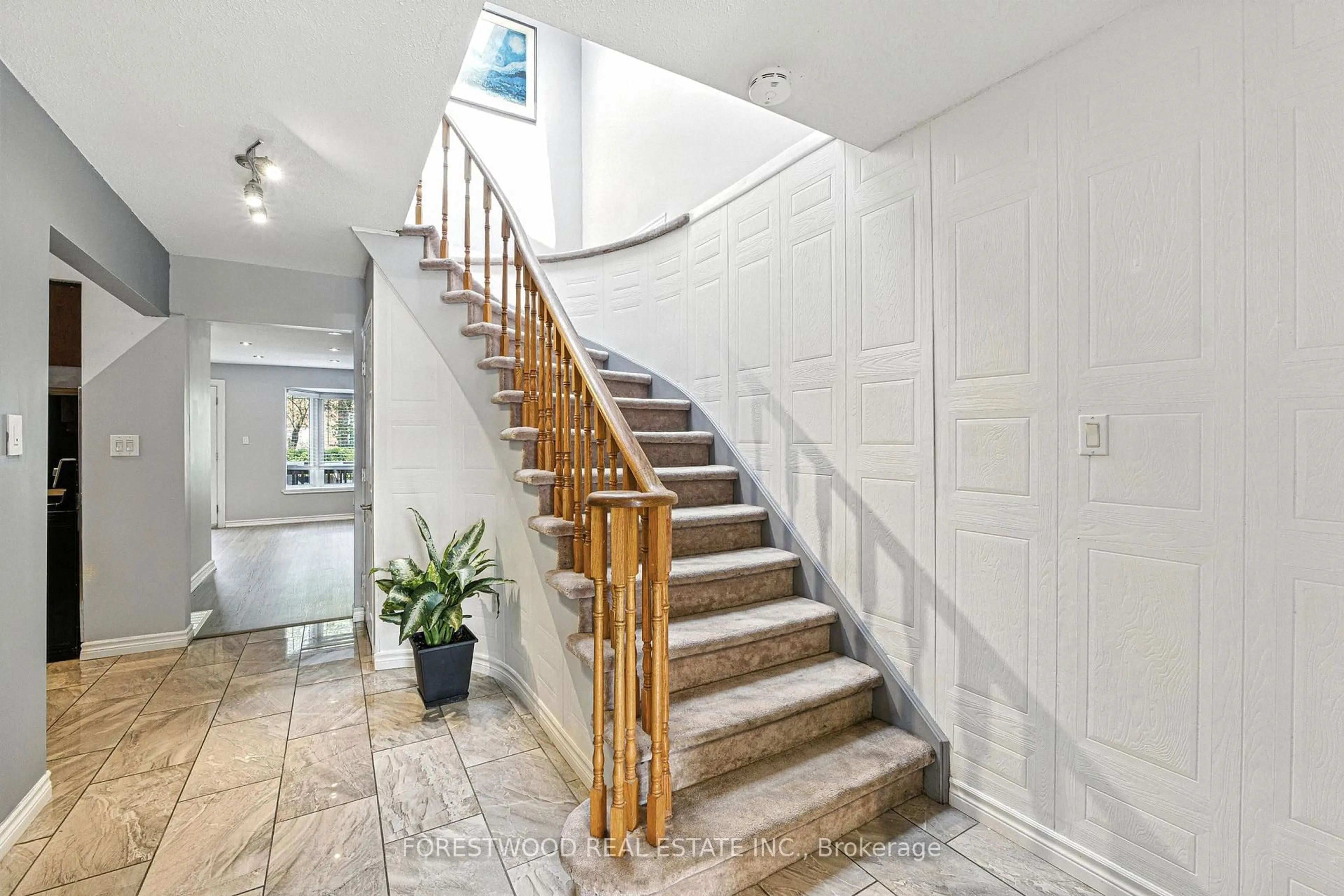 Stairs for 1619 Dewberry Cres, Mississauga Ontario L4W 3B6