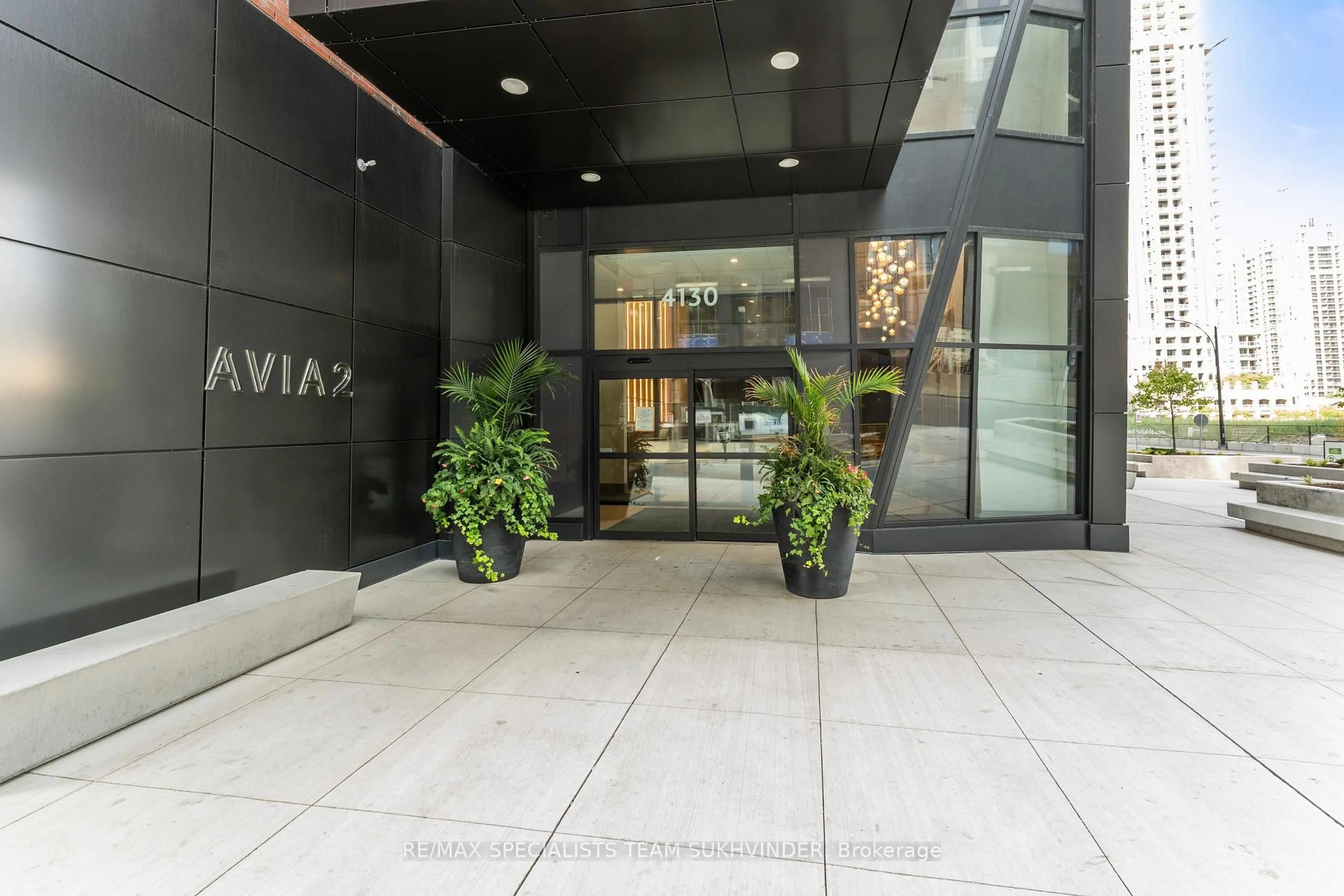 Indoor foyer for 4130 Parkside Village Dr #3002, Mississauga Ontario L5B 0L7