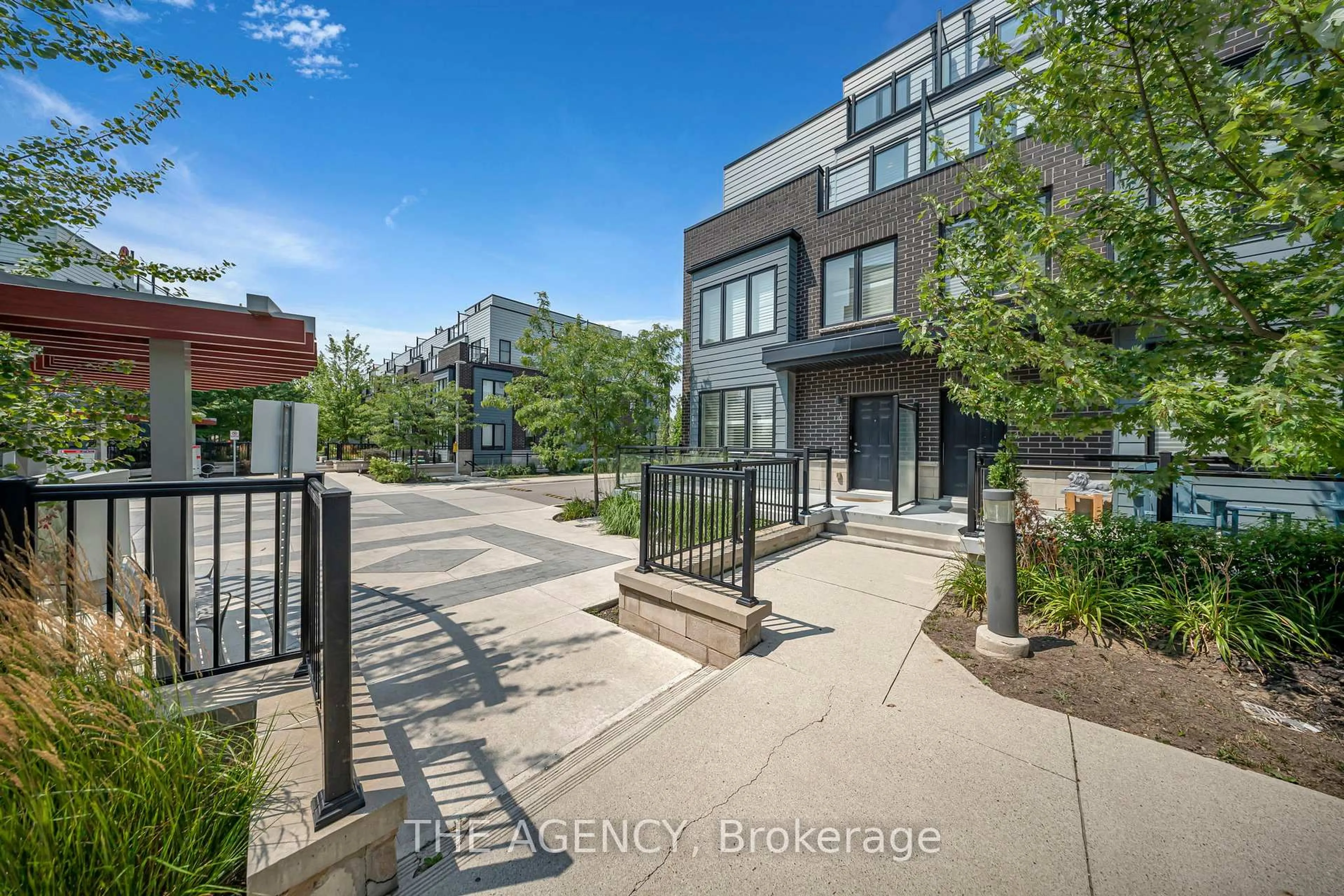 Unknown for 2212 Bromsgrove Rd #10, Mississauga Ontario L5J 1L4