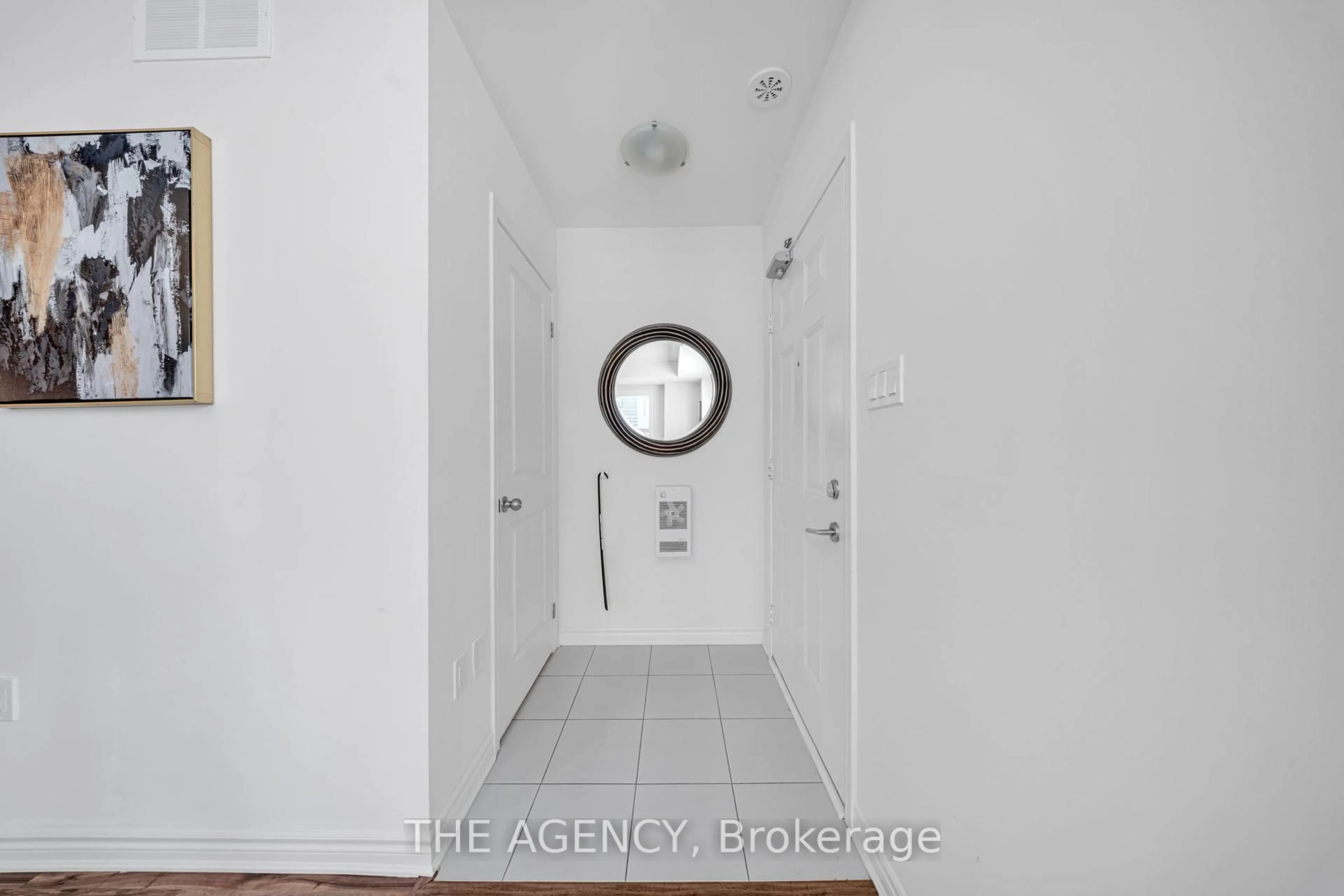Indoor entryway for 2212 Bromsgrove Rd #10, Mississauga Ontario L5J 1L4