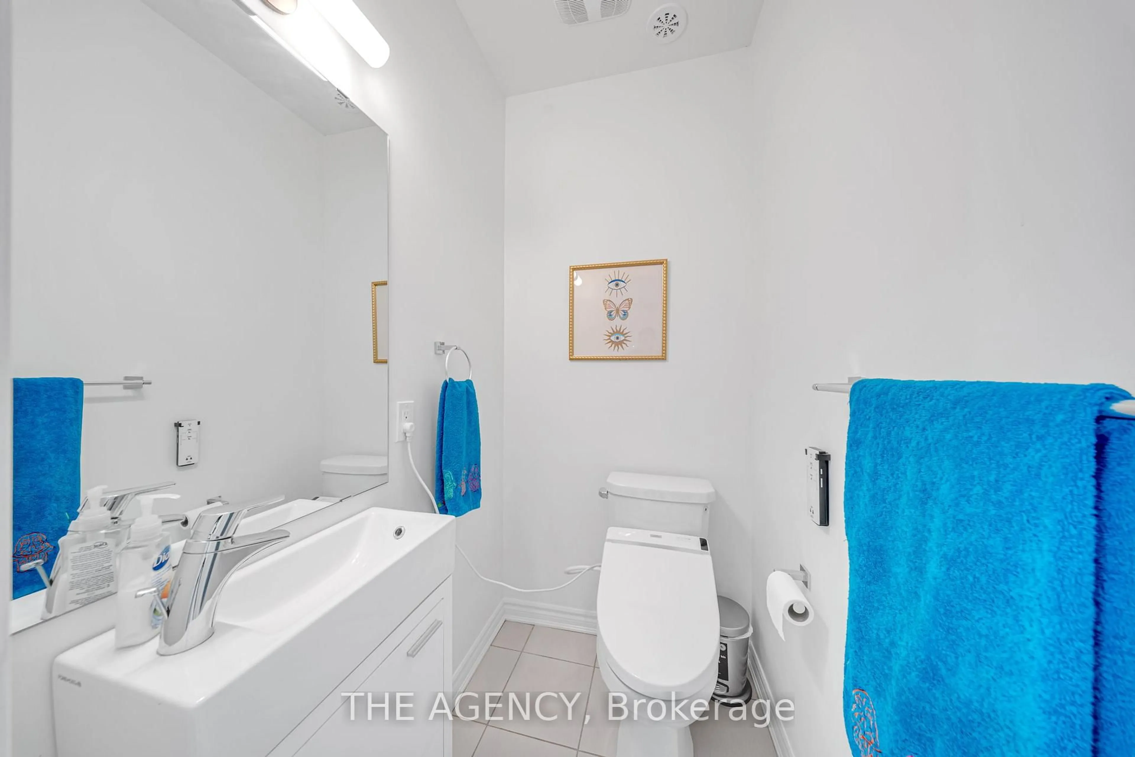 Standard bathroom, ceramic/tile floor for 2212 Bromsgrove Rd #10, Mississauga Ontario L5J 1L4