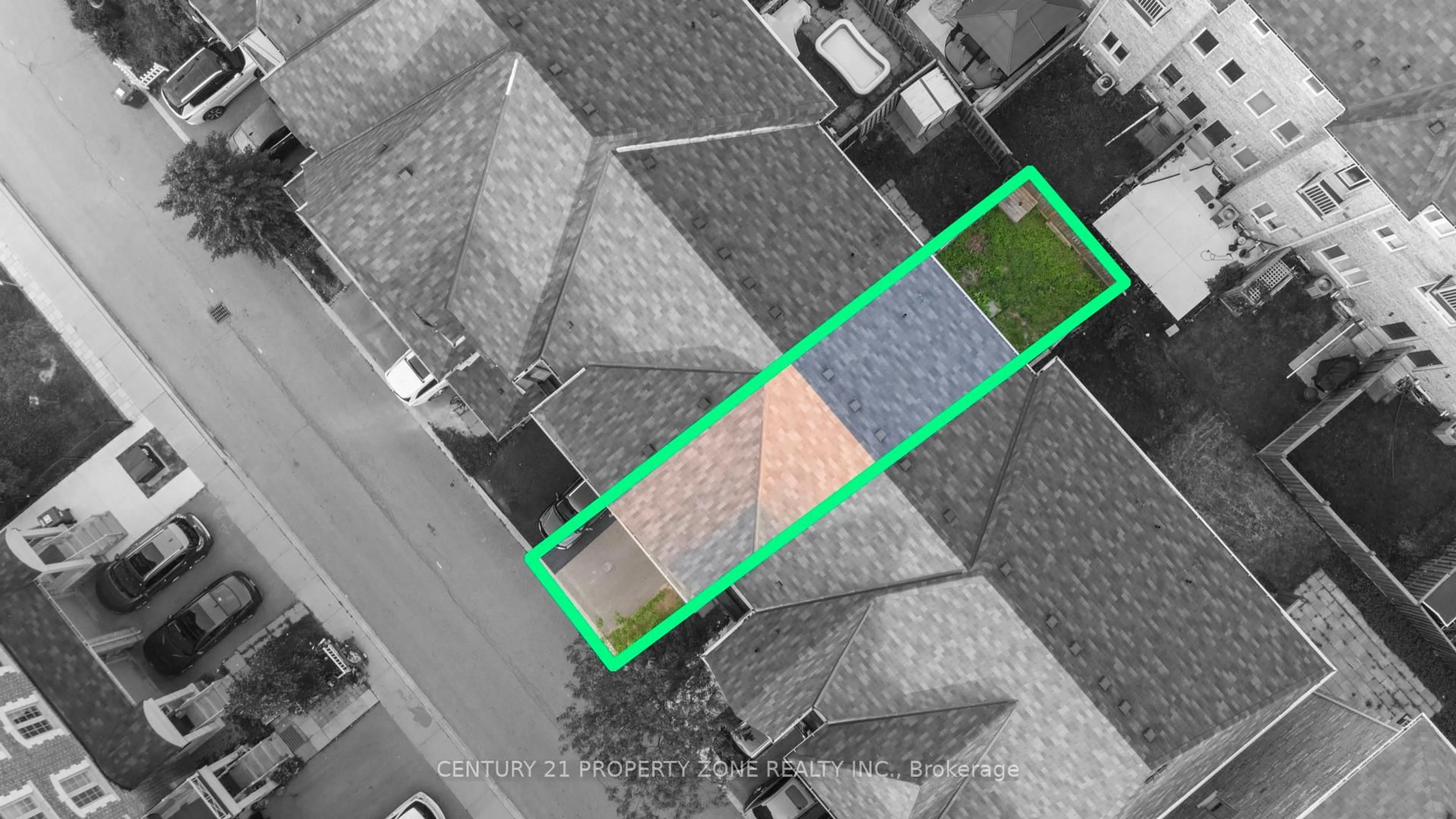 A pic from outside/outdoor area/front of a property/back of a property/a pic from drone, street for 33 Kayak Hts, Brampton Ontario L6Z 0B4