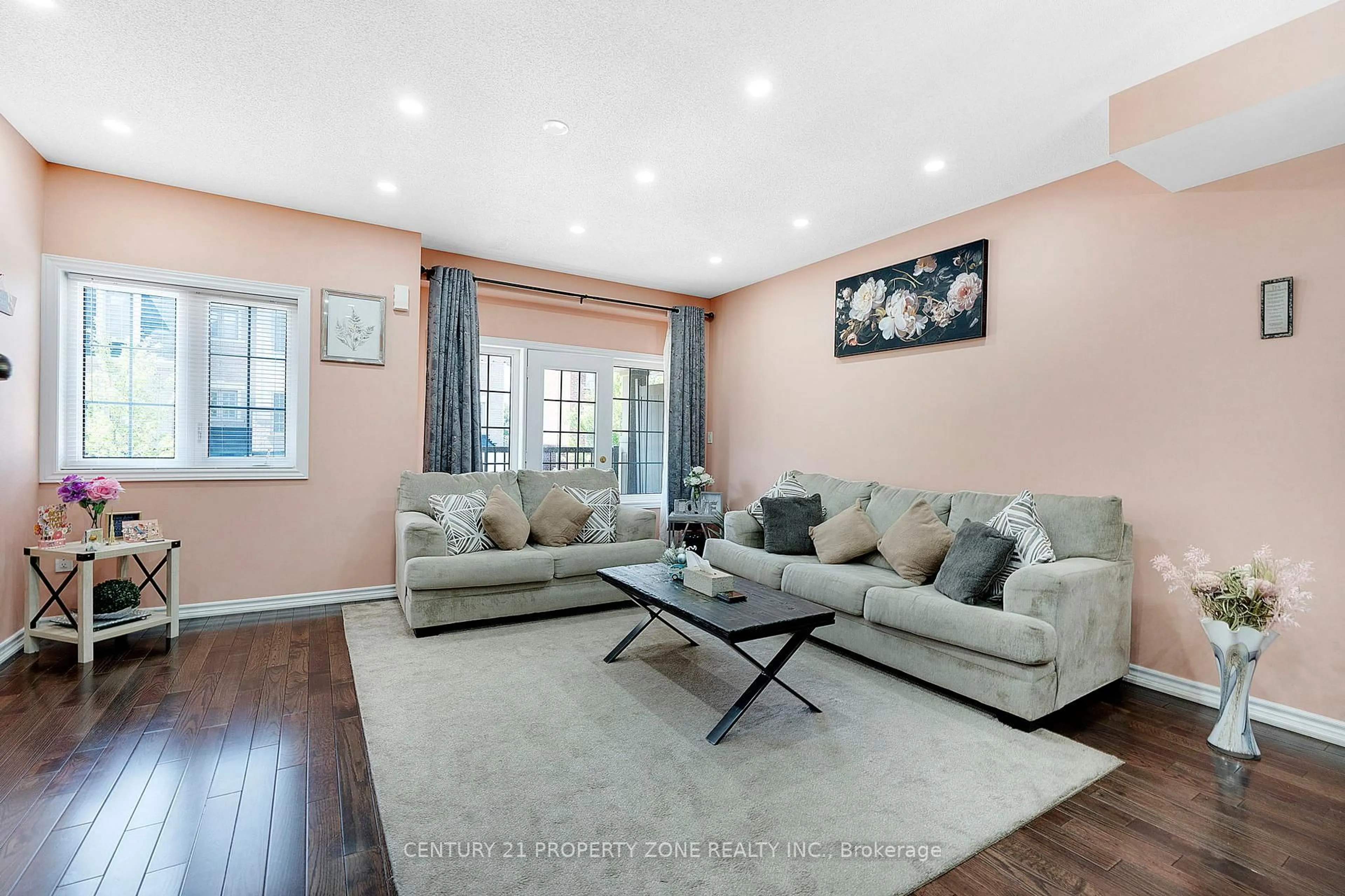 Living room with furniture, unknown for 33 Kayak Hts, Brampton Ontario L6Z 0B4