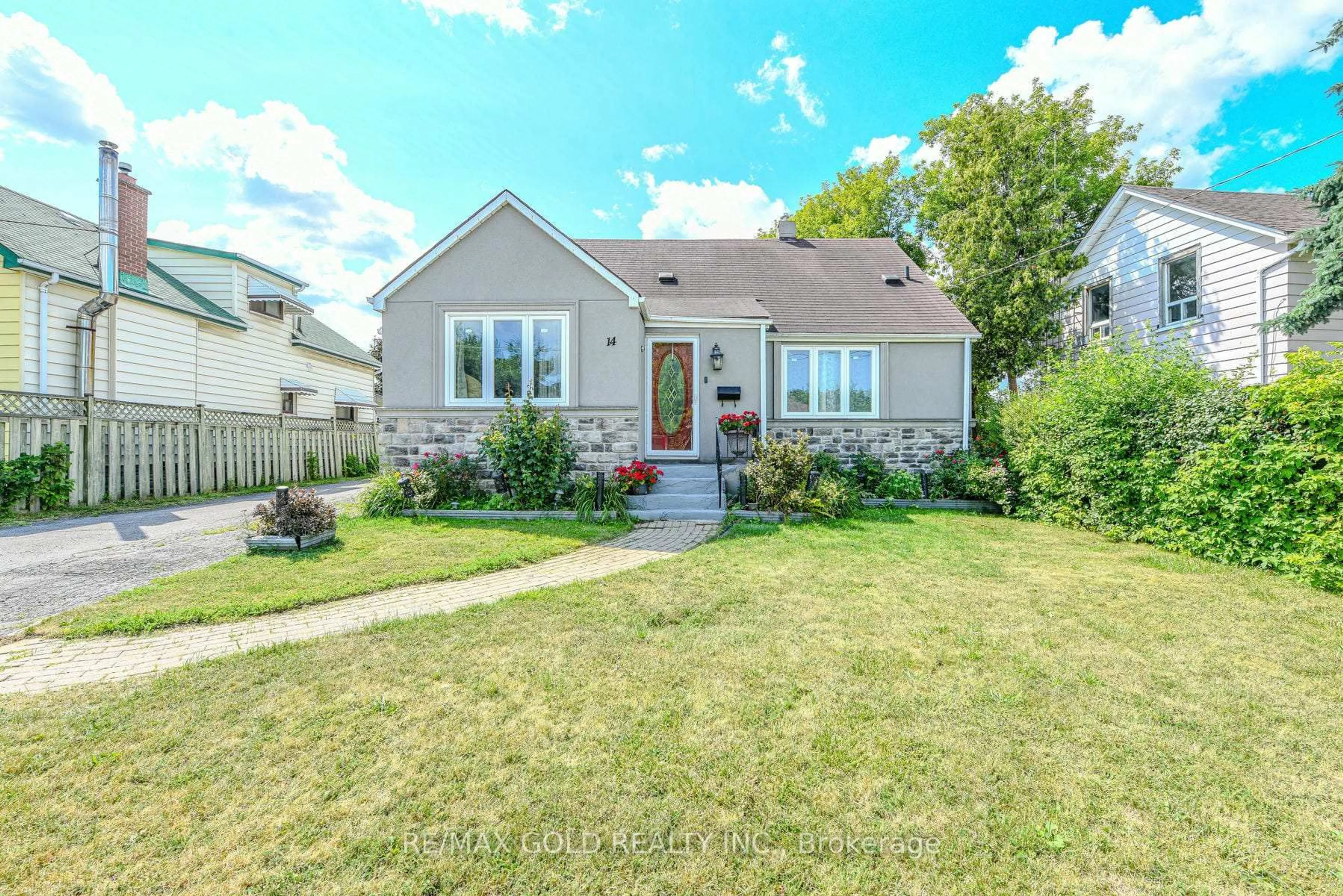 Home with vinyl exterior material, street for 14 Burlington St, Mississauga Ontario L4T 1B7