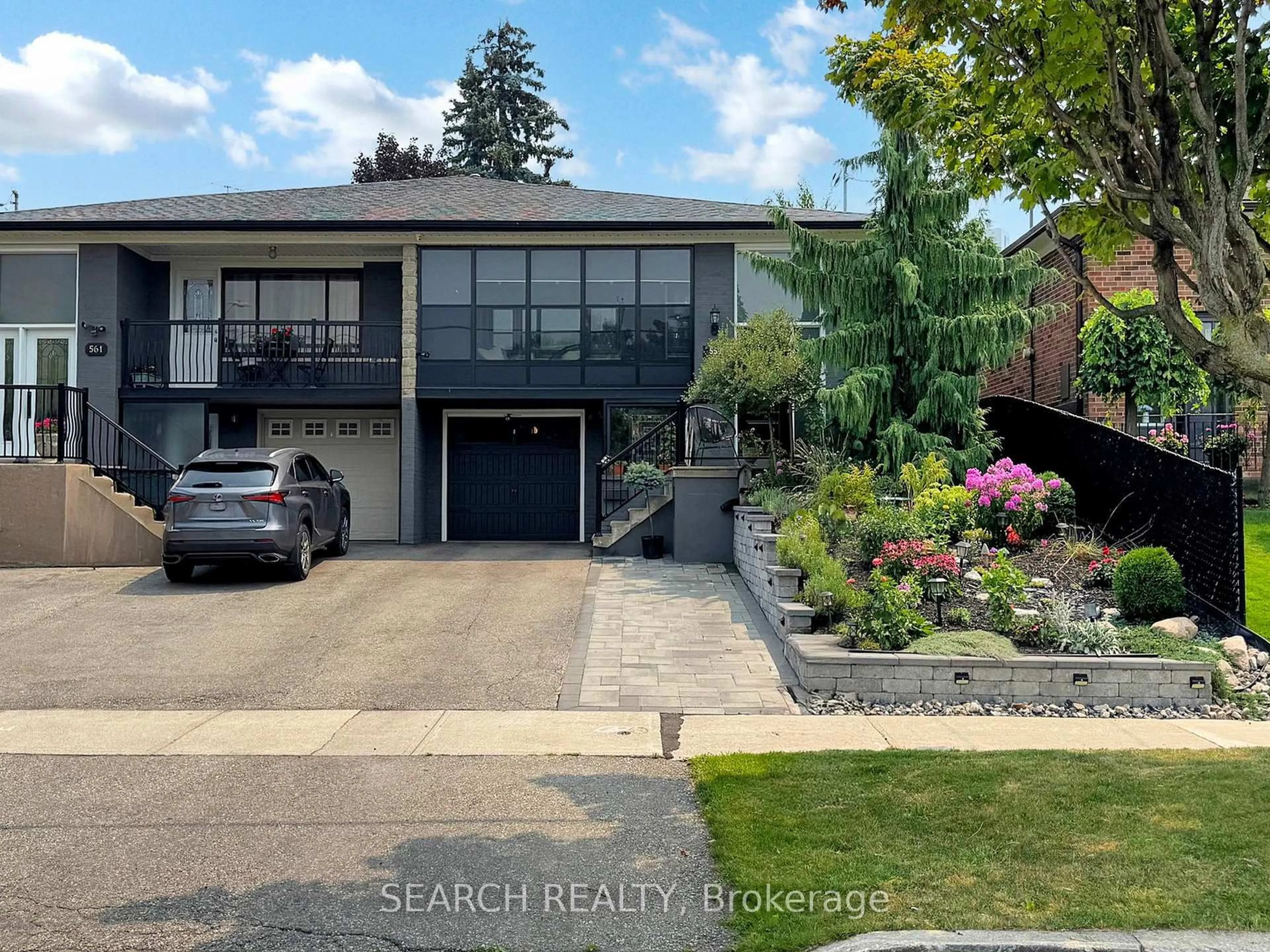 A pic from outside/outdoor area/front of a property/back of a property/a pic from drone, street for 559 Roding St, Toronto Ontario M3M 2A4