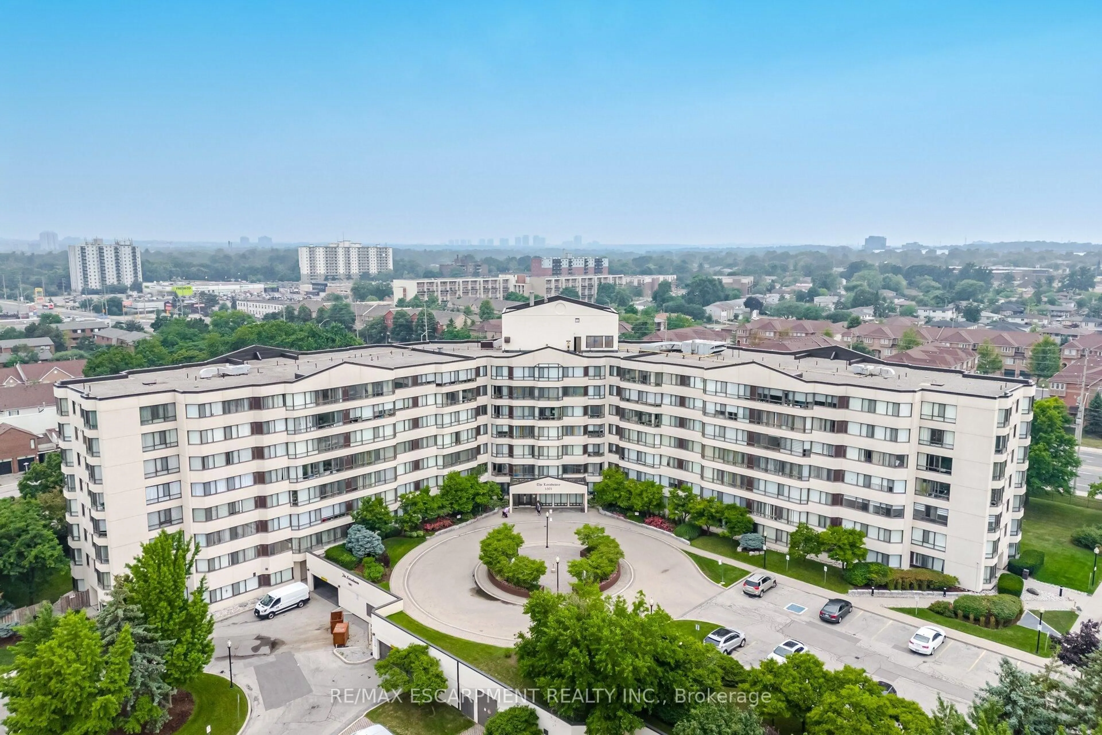 A pic from outside/outdoor area/front of a property/back of a property/a pic from drone, city buildings view from balcony for 1001 Cedarglen Gate #716, Mississauga Ontario L5C 4R2