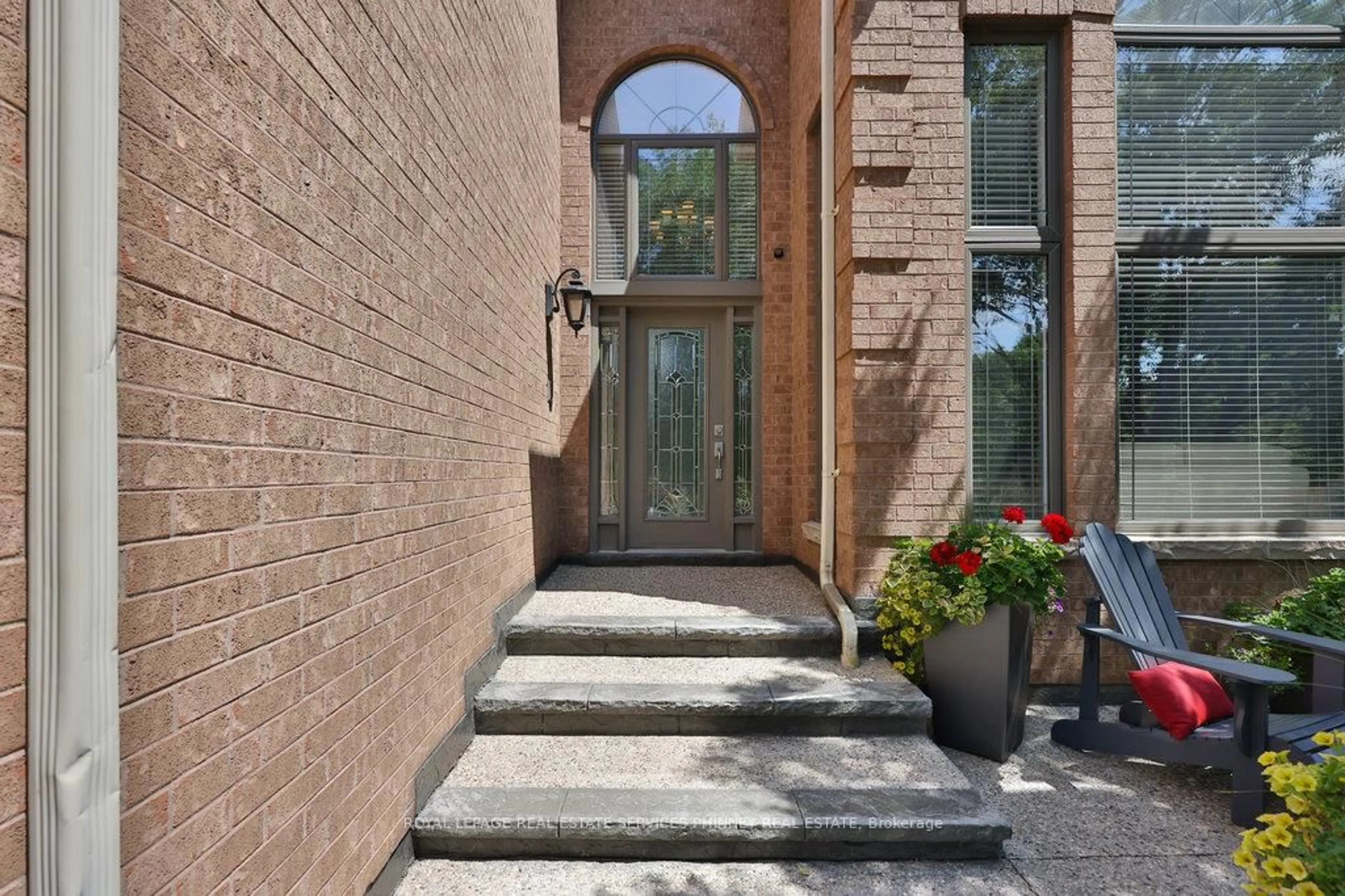 Indoor entryway for 1165 Jeff Dr, Oakville Ontario L6J 7N7