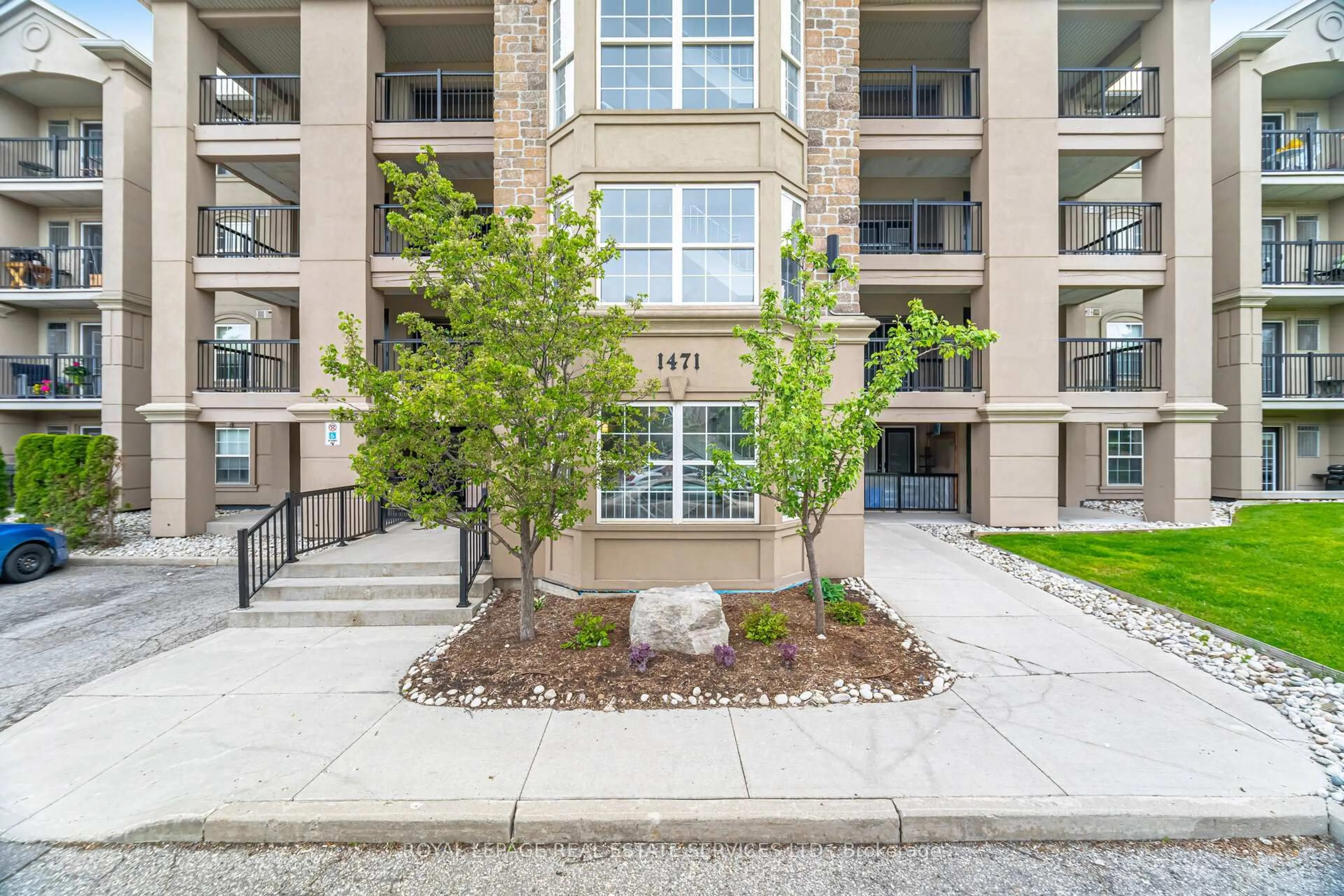 Patio, street for 1471 Maple Ave #110, Milton Ontario L9T 0B4