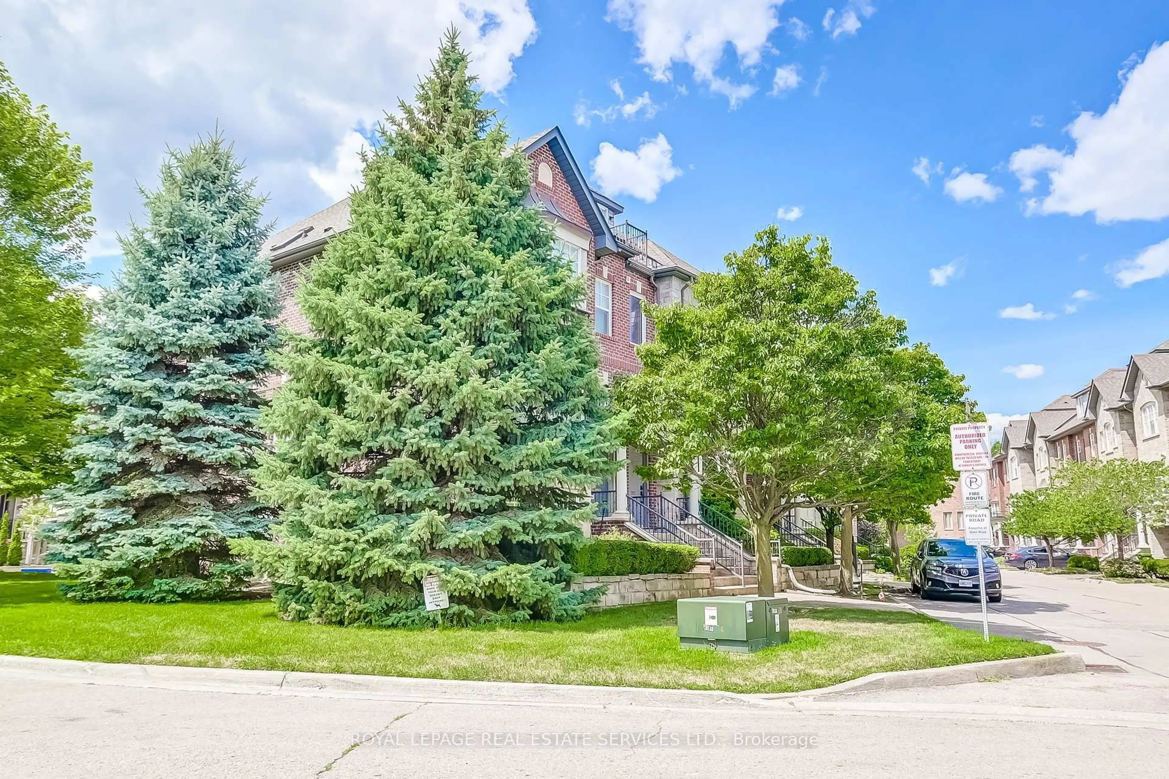 A pic from outside/outdoor area/front of a property/back of a property/a pic from drone, unknown for 4 Leaves Terr, Toronto Ontario M8Y 4H3